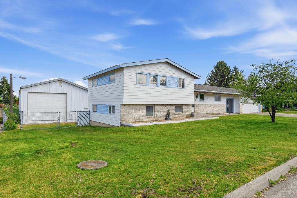 13313 E 11th Ave - Photo 1
