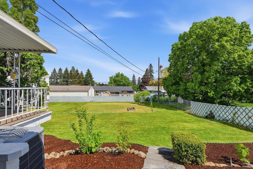 13313 E 11th Ave - Photo 36