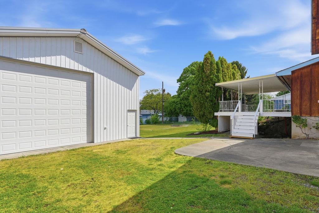 13313 E 11th Ave - Photo 40