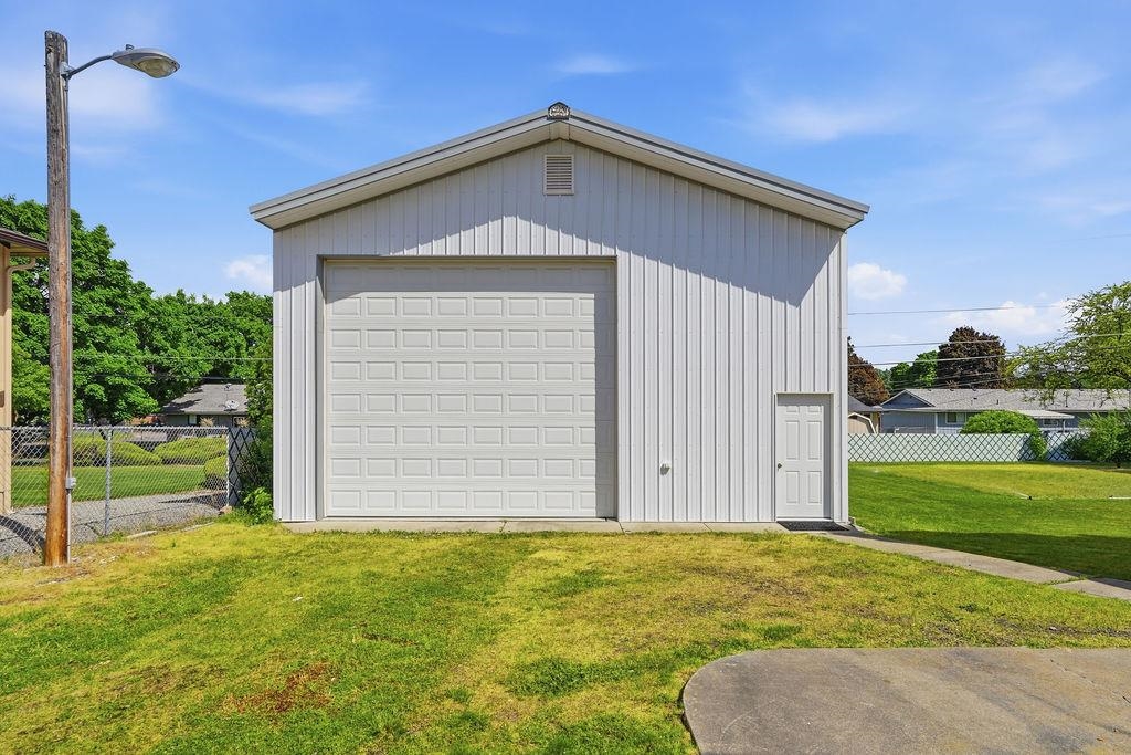 13313 E 11th Ave - Photo 41