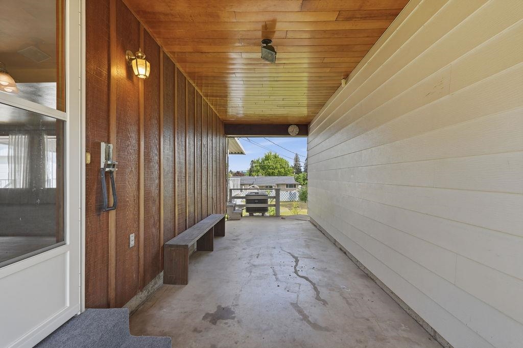 13313 E 11th Ave - Photo 7