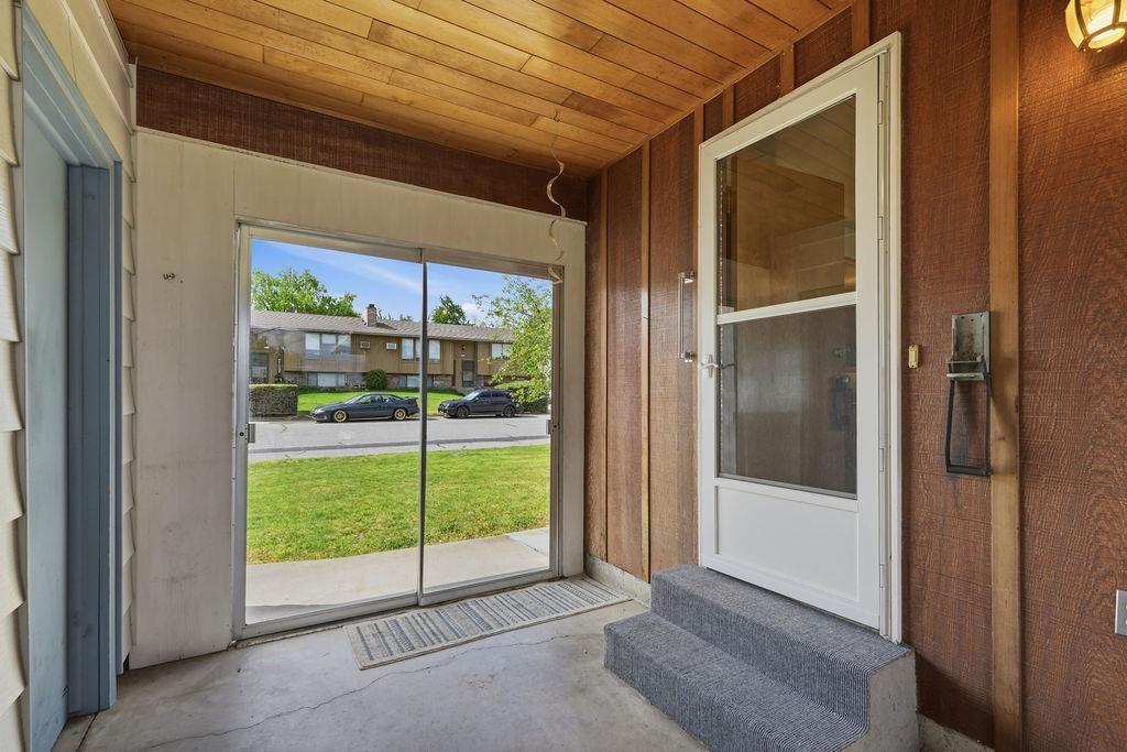 13313 E 11th Ave - Photo 8