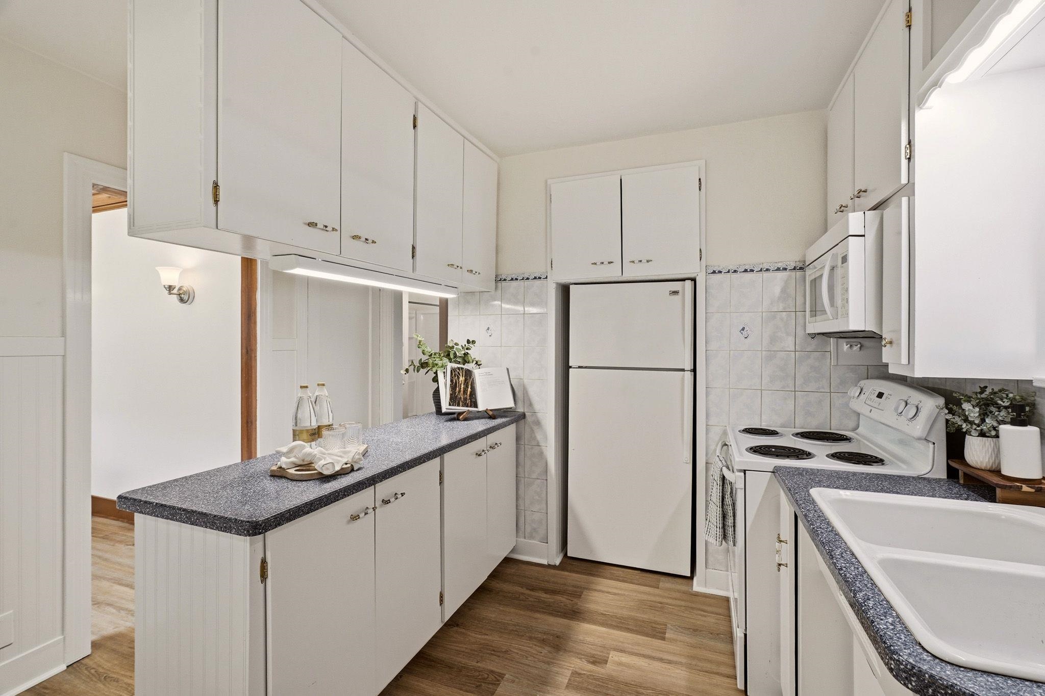 2428 N Normandie St - Photo 11