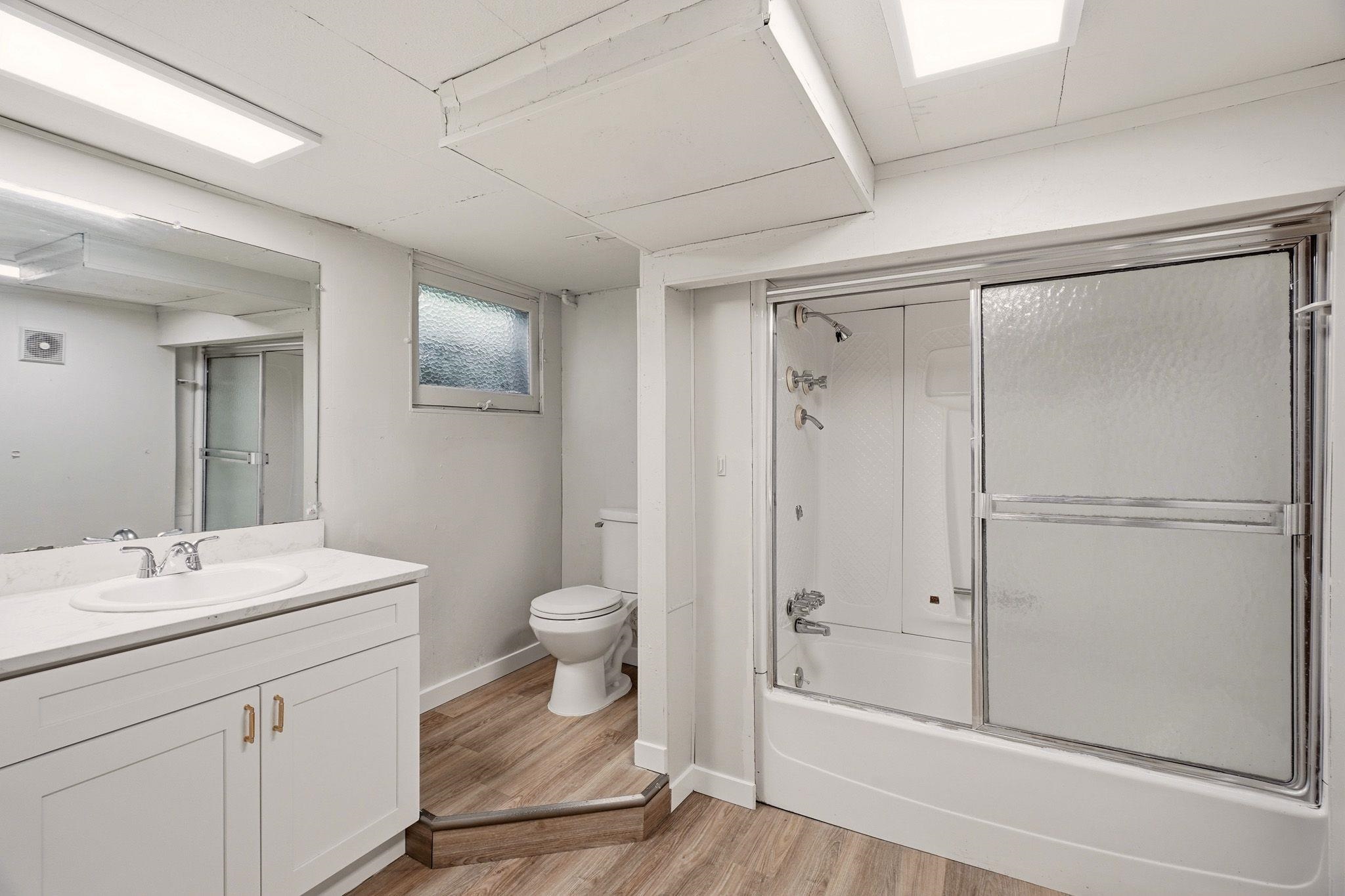 2428 N Normandie St - Photo 16