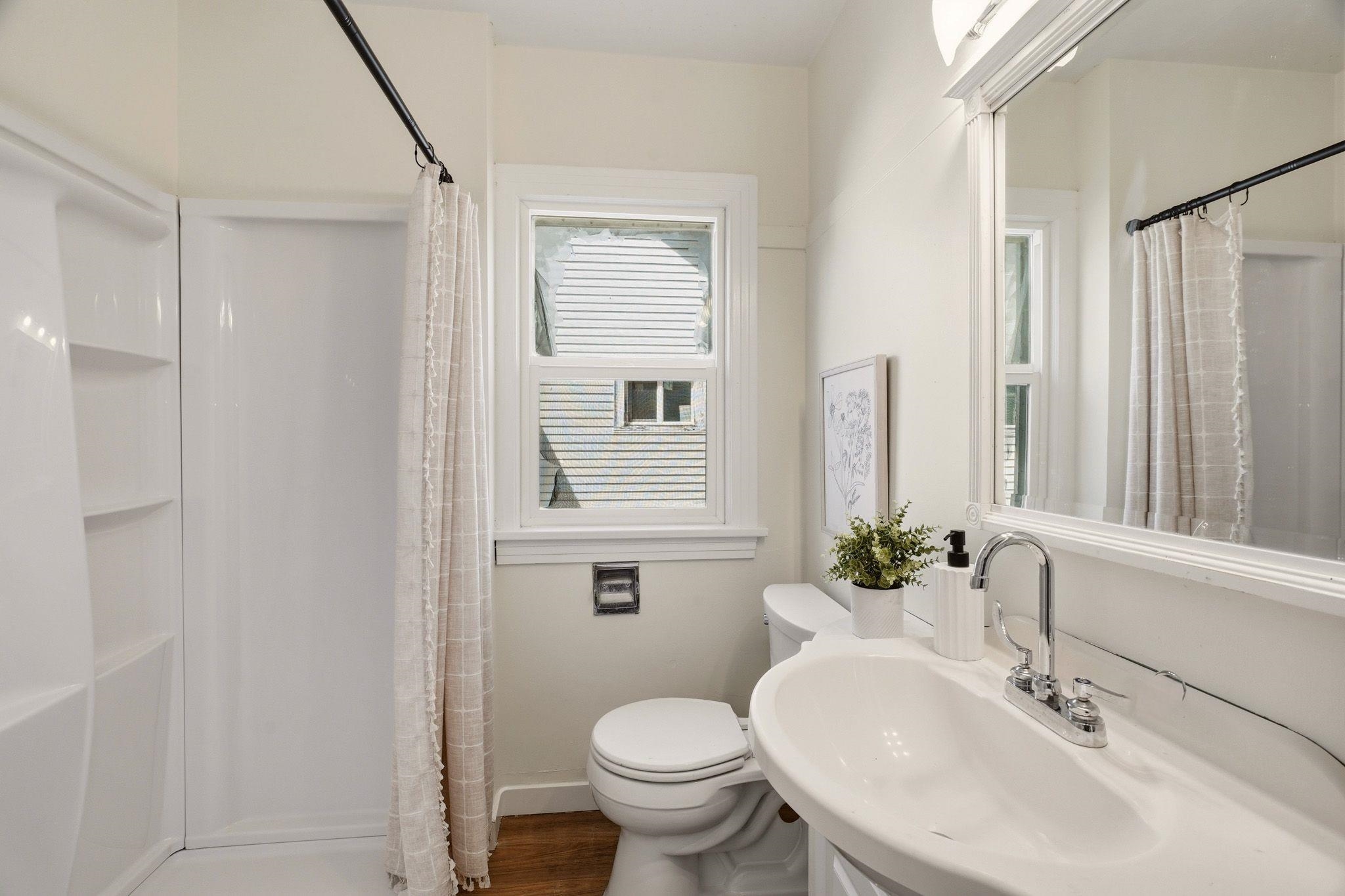 2428 N Normandie St - Photo 18