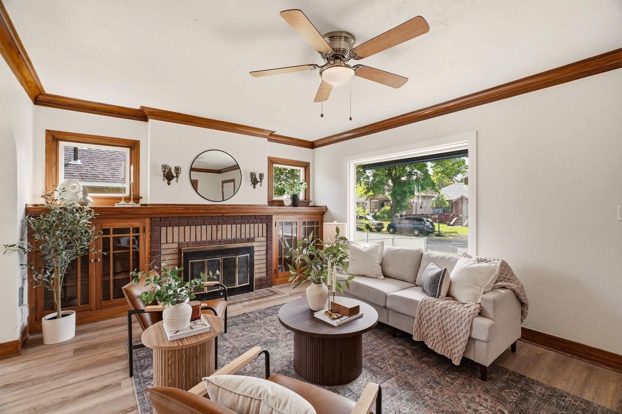 2428 N Normandie St - Photo 3