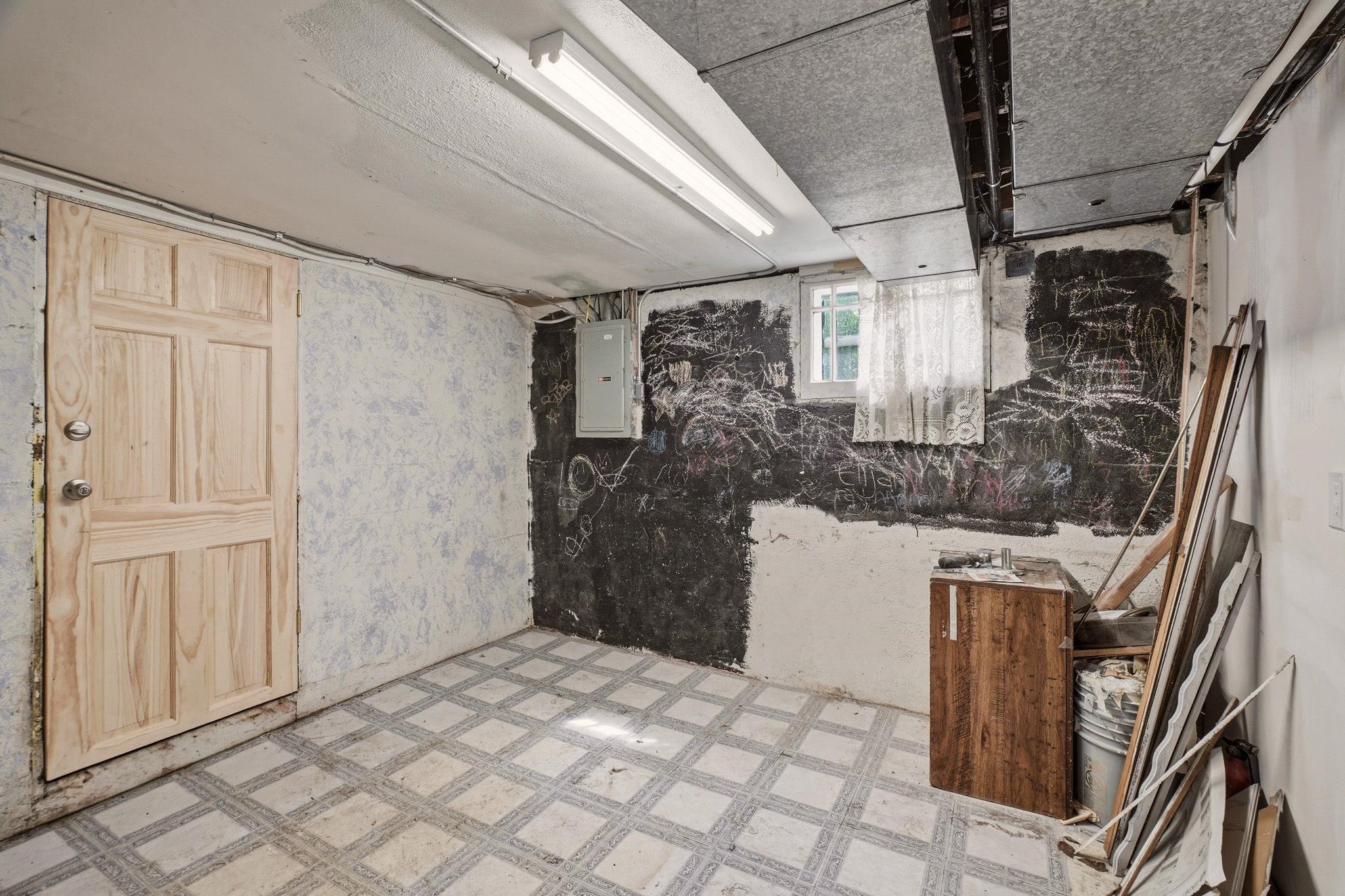 2428 N Normandie St - Photo 29