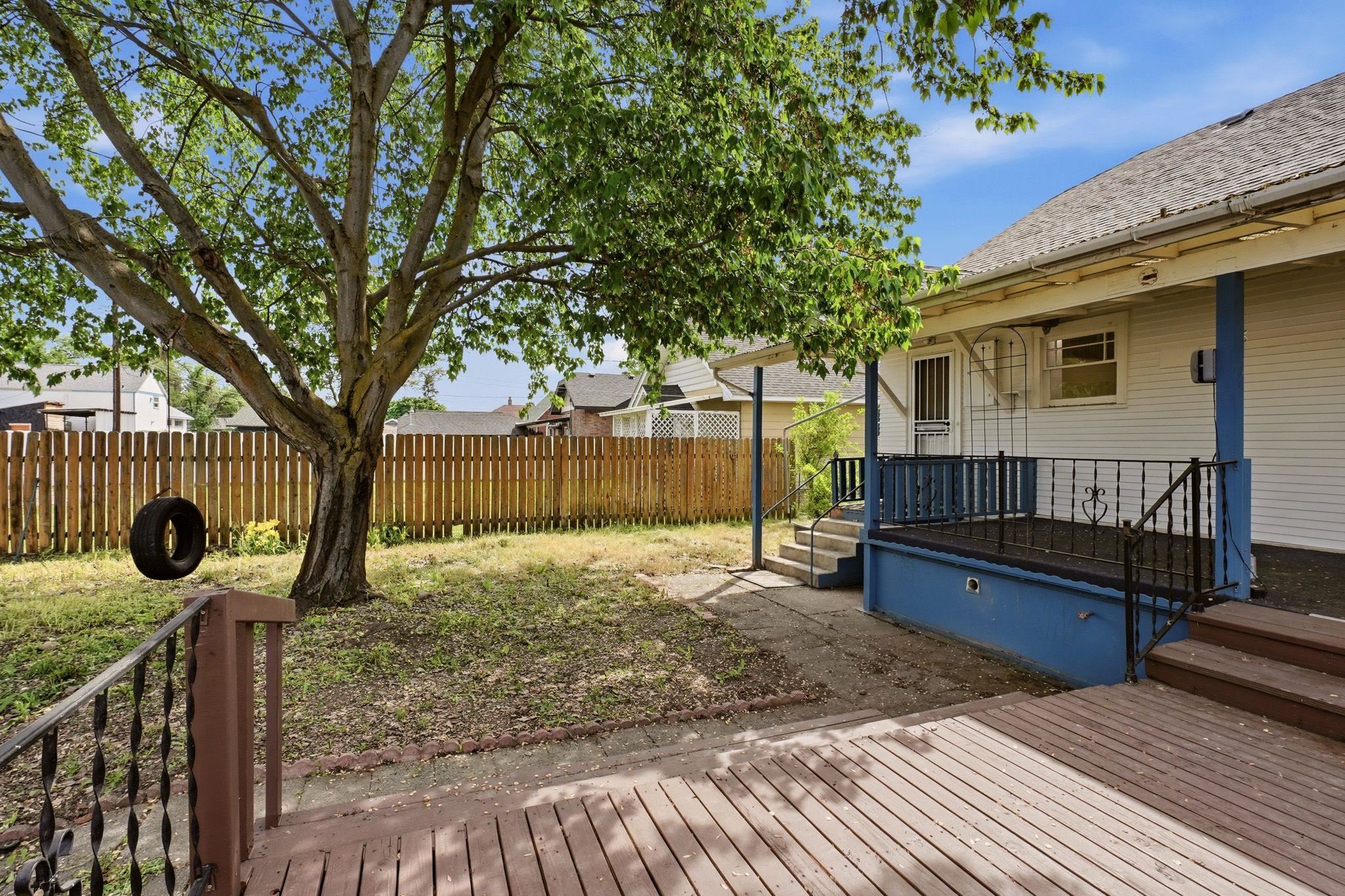 2428 N Normandie St - Photo 33