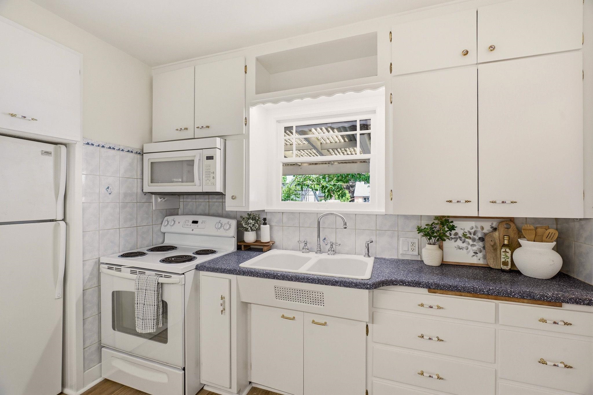 2428 N Normandie St - Photo 8
