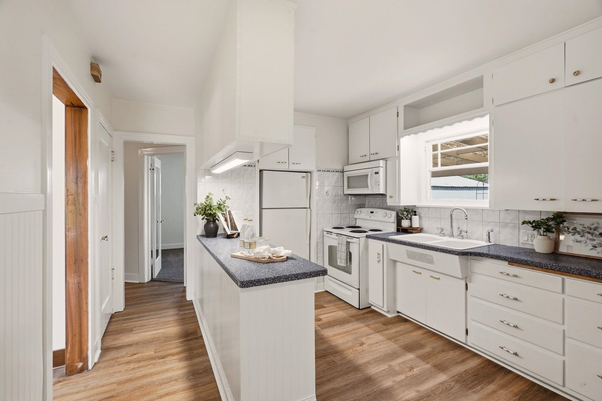 2428 N Normandie St - Photo 9