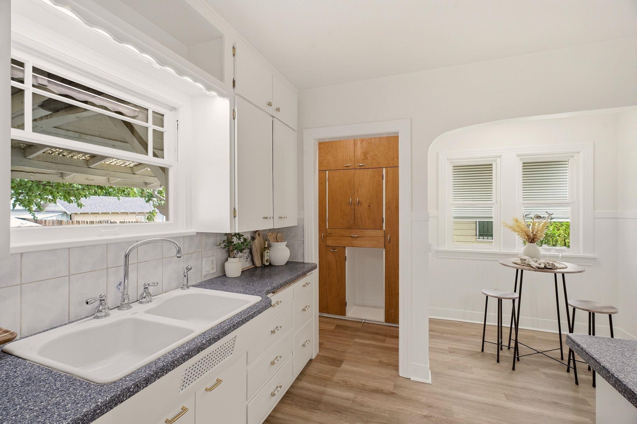 2428 N Normandie St - Photo 10