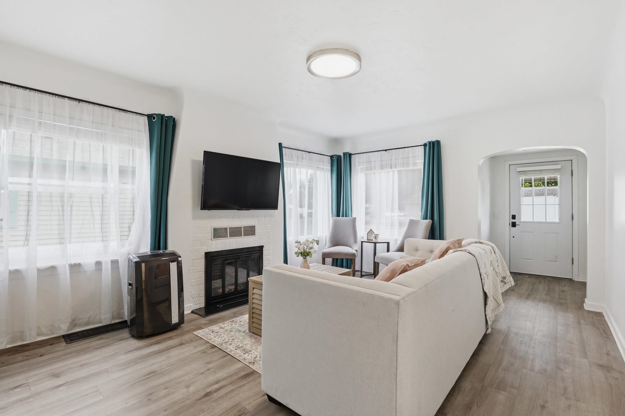 5619 N Regal St - Photo 5