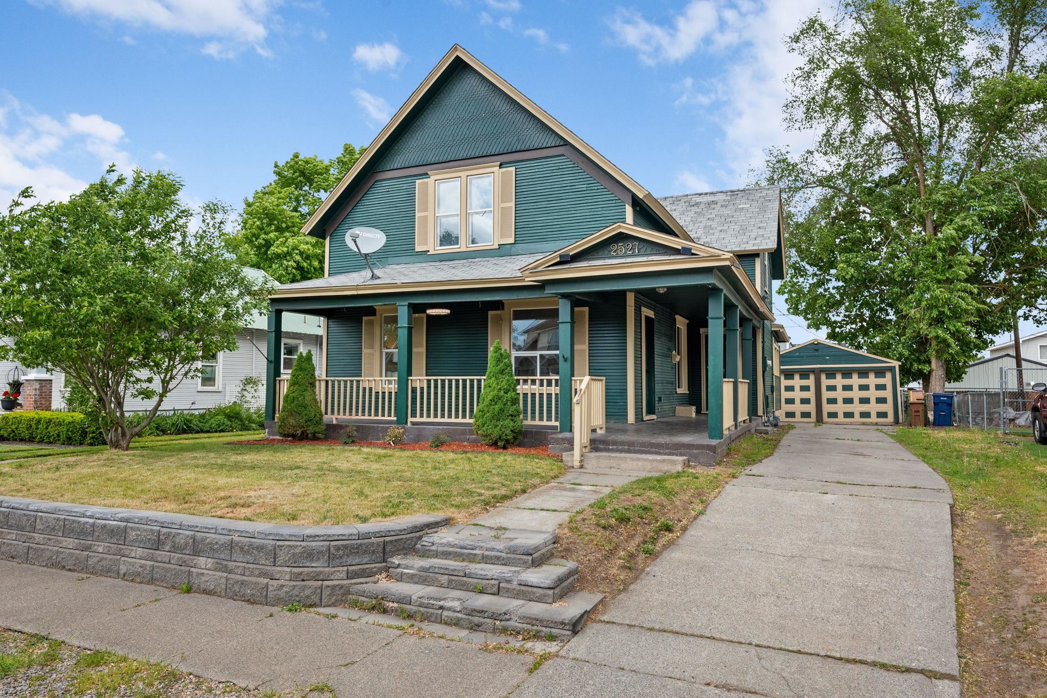 2527 E Diamond Ave - Photo 1
