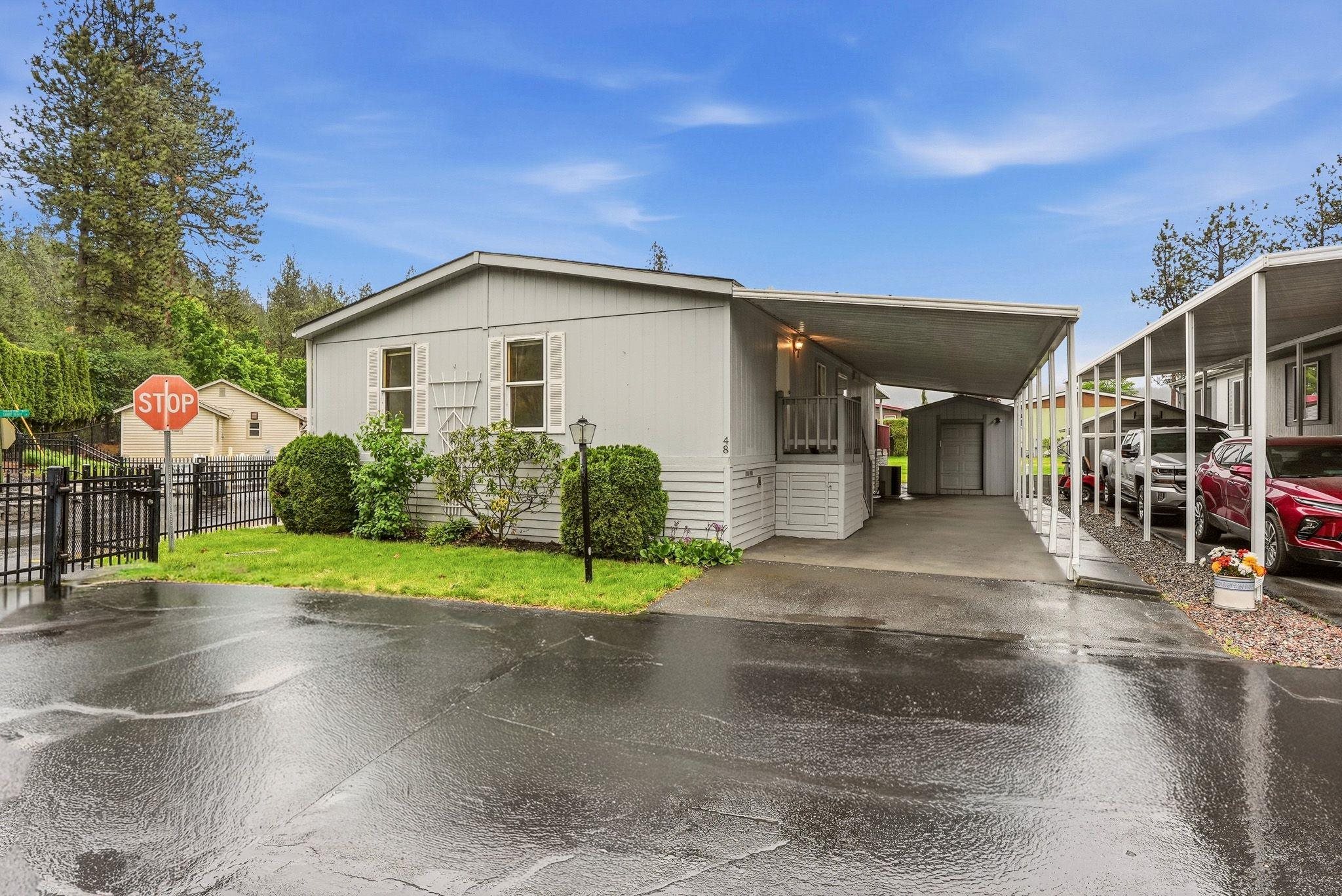 208 S Neyland Dr - Photo 1