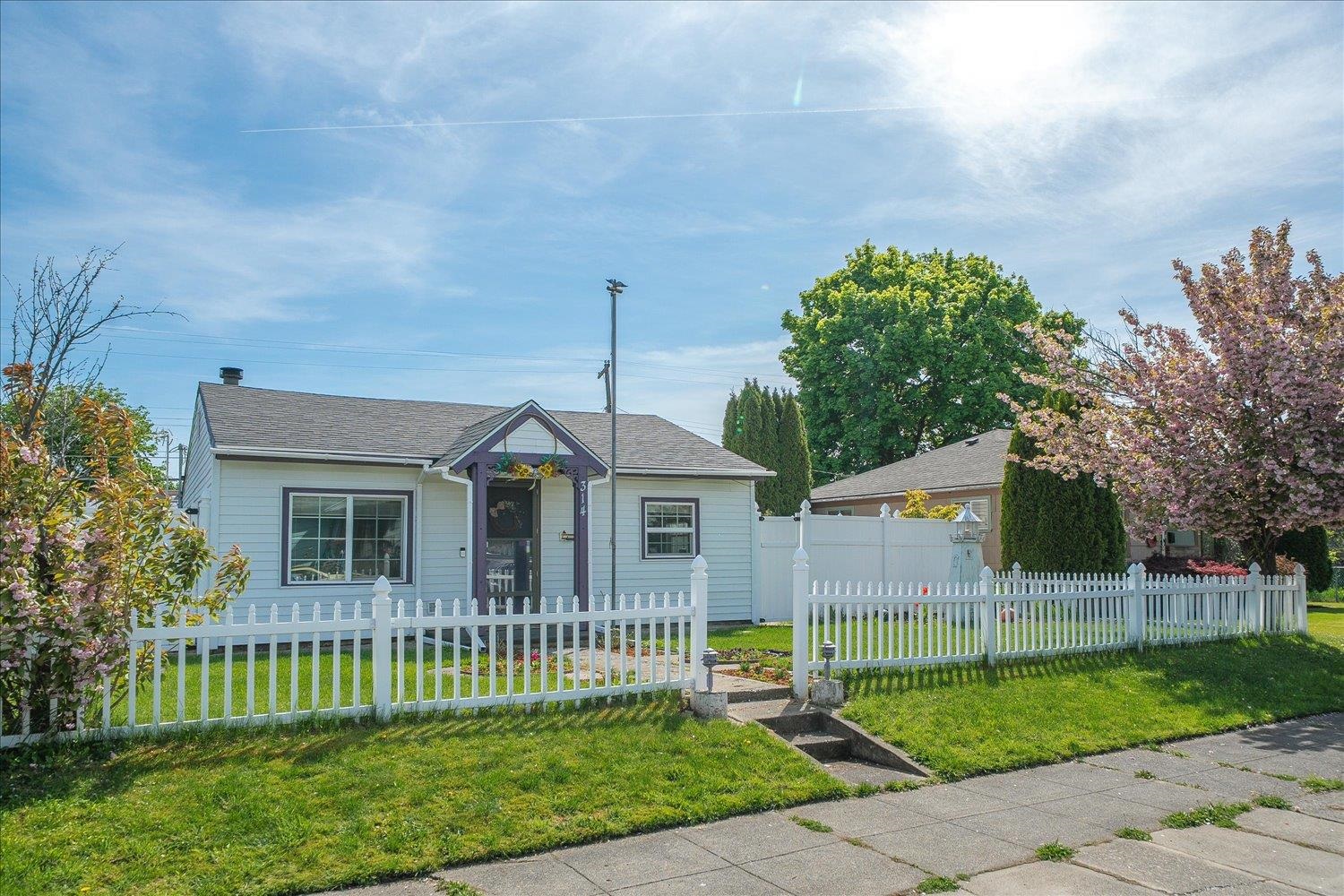 314 E Heroy Ave - Photo 1