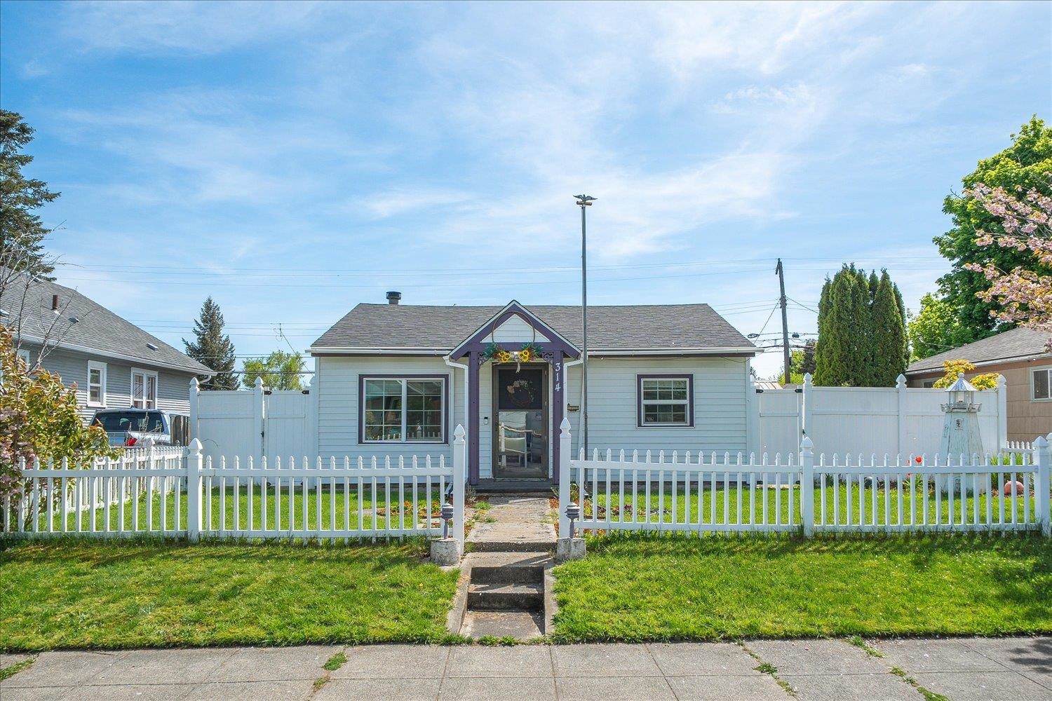 314 E Heroy Ave - Photo 2