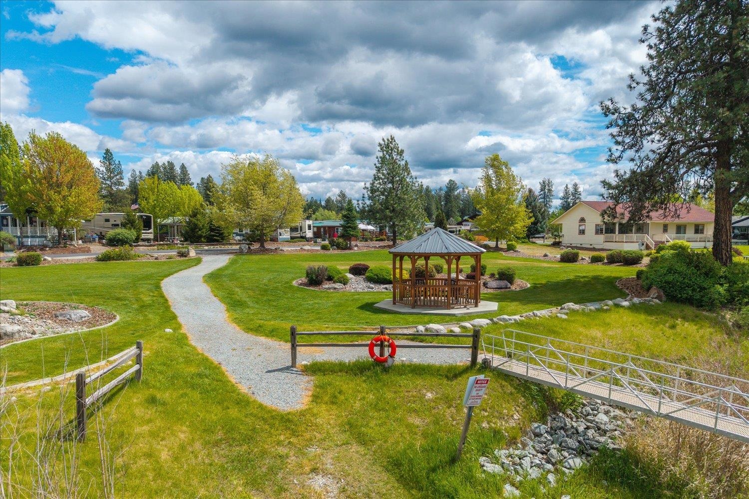 489 Guinevere DR Dr - Photo 36
