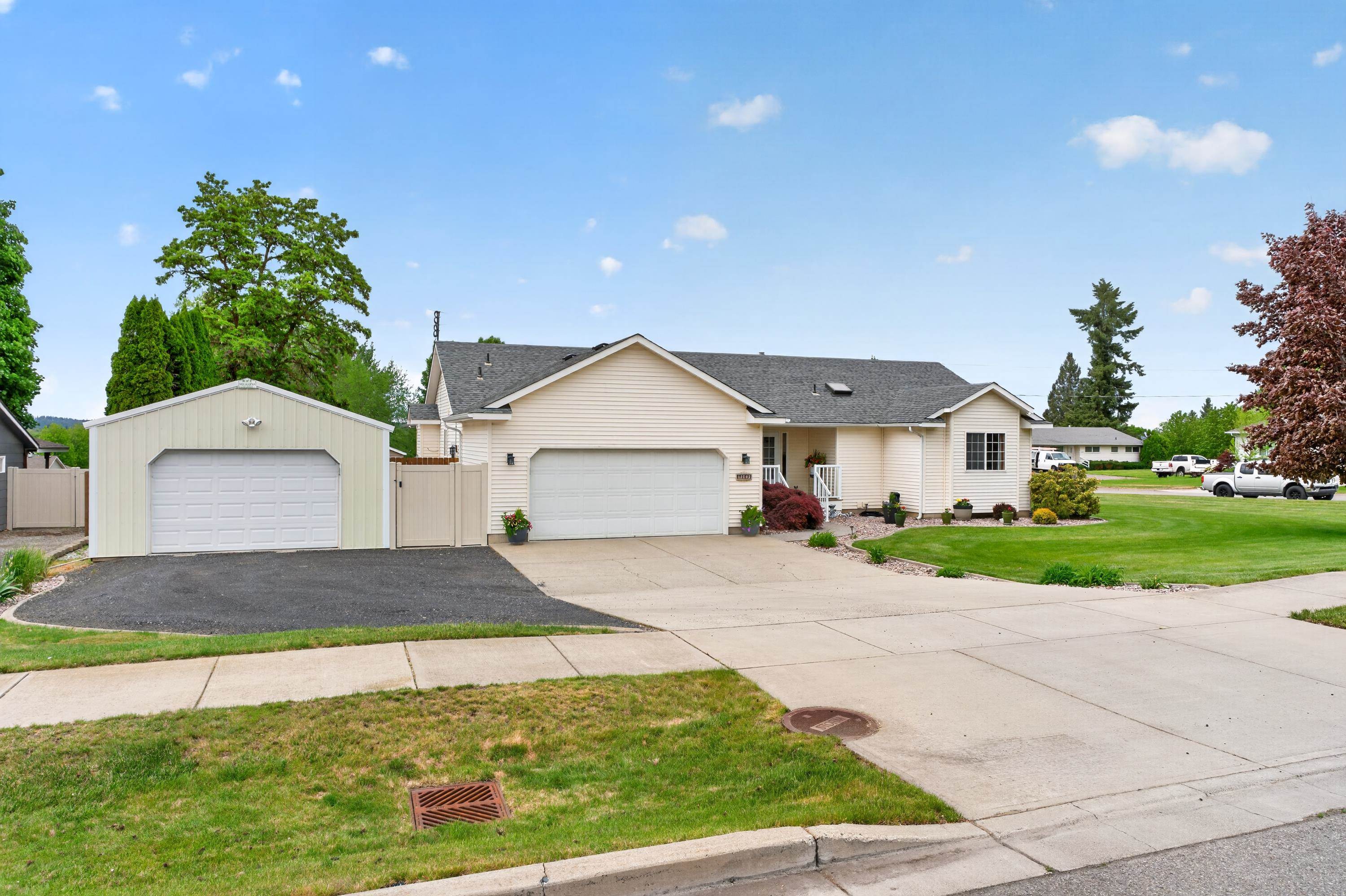 13707 E 12TH Ave - Photo 1