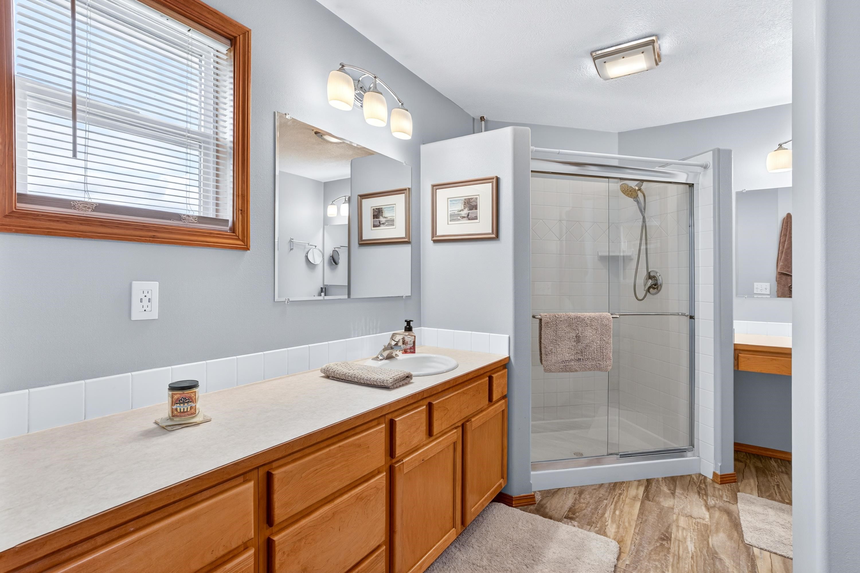 13707 E 12TH Ave - Photo 11