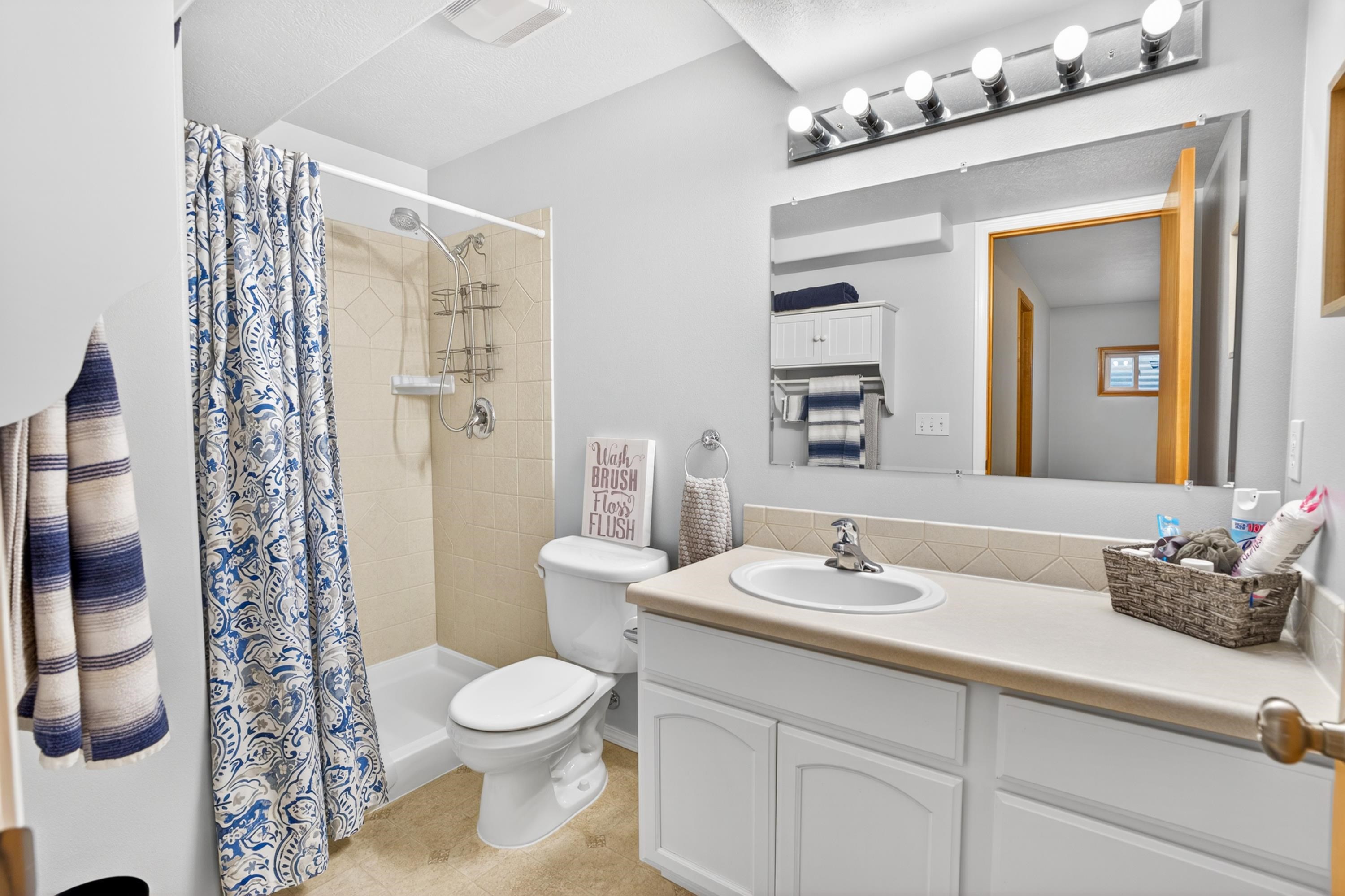 13707 E 12TH Ave - Photo 20