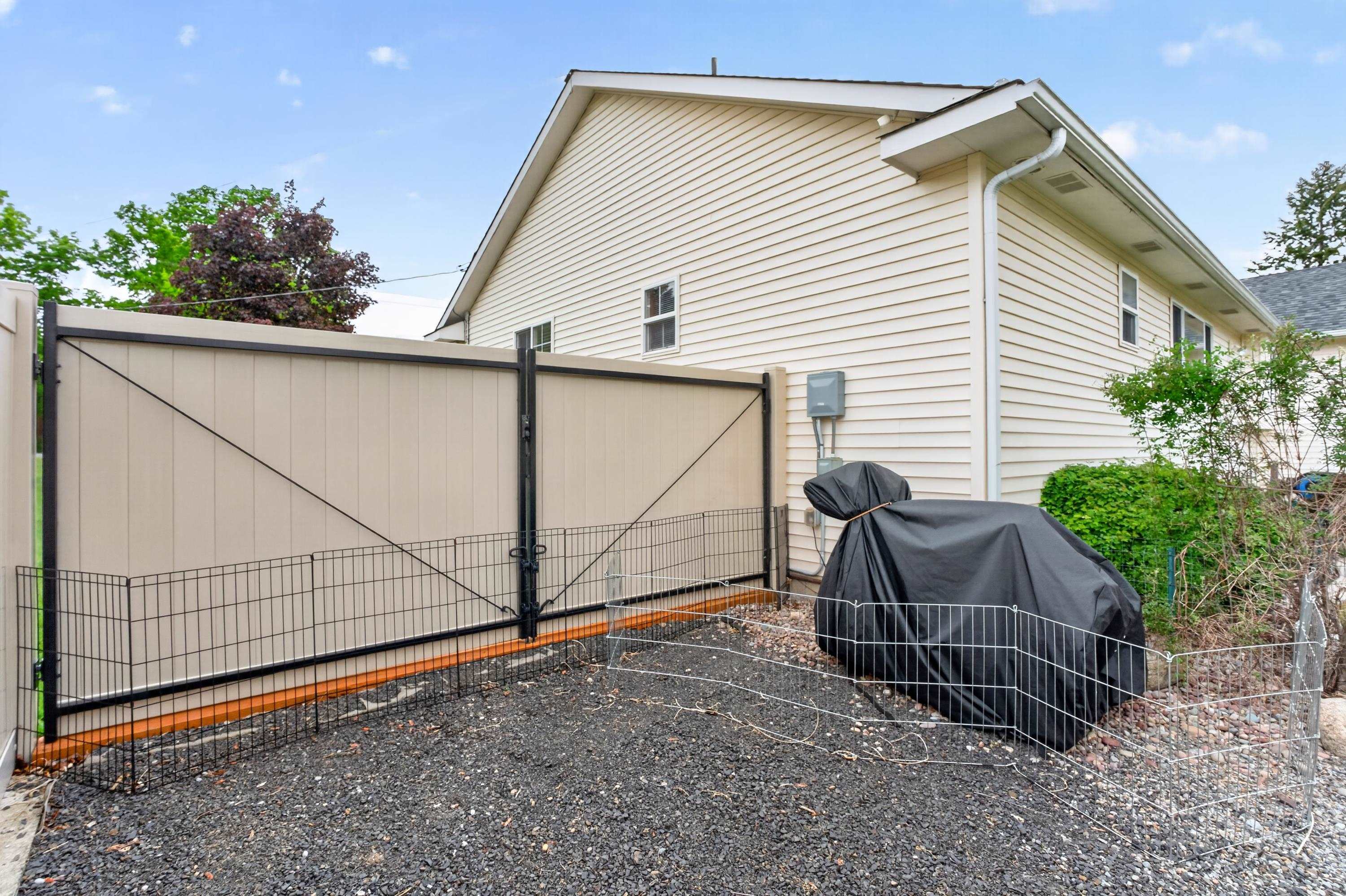 13707 E 12TH Ave - Photo 24