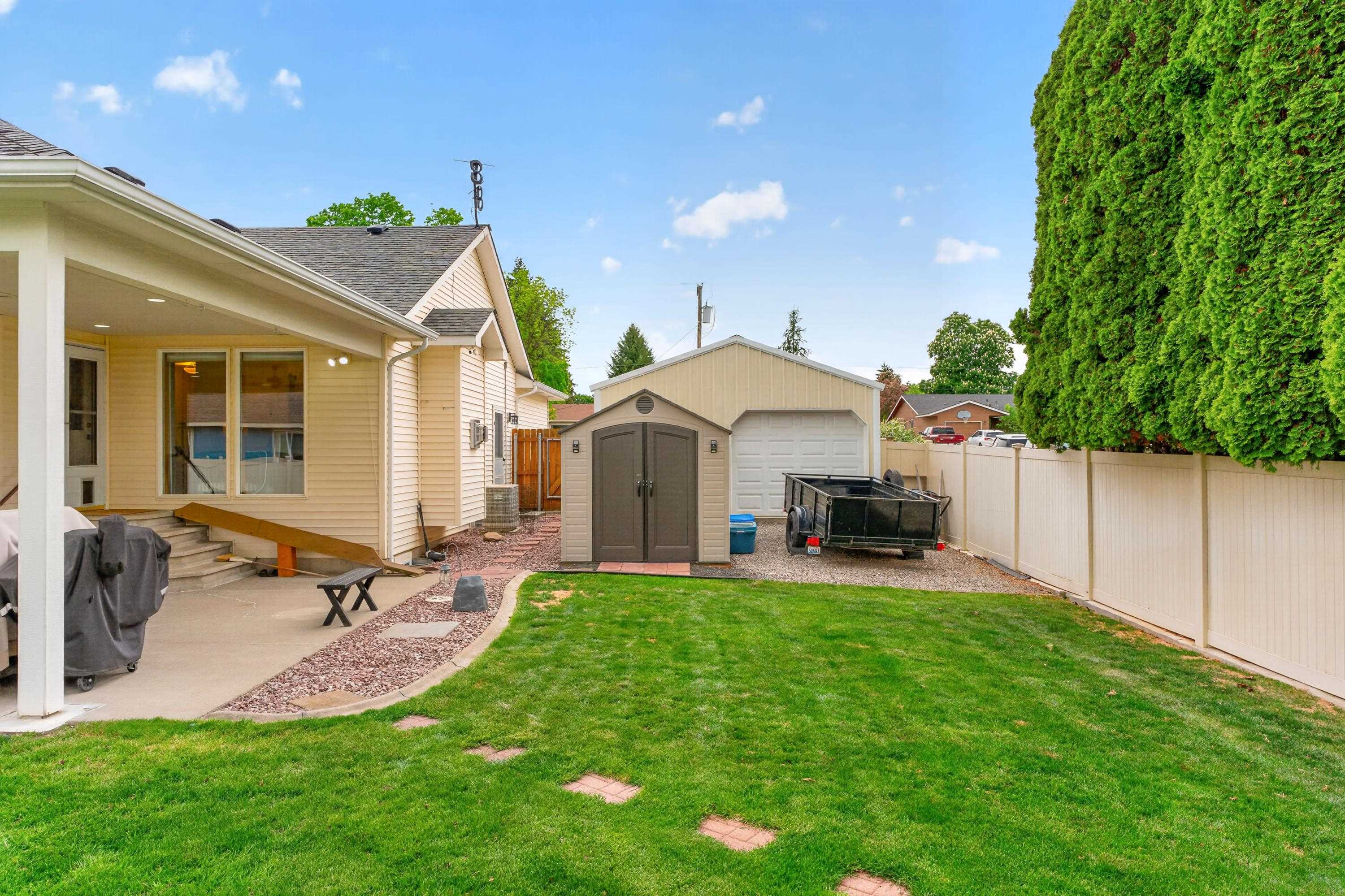 13707 E 12TH Ave - Photo 25