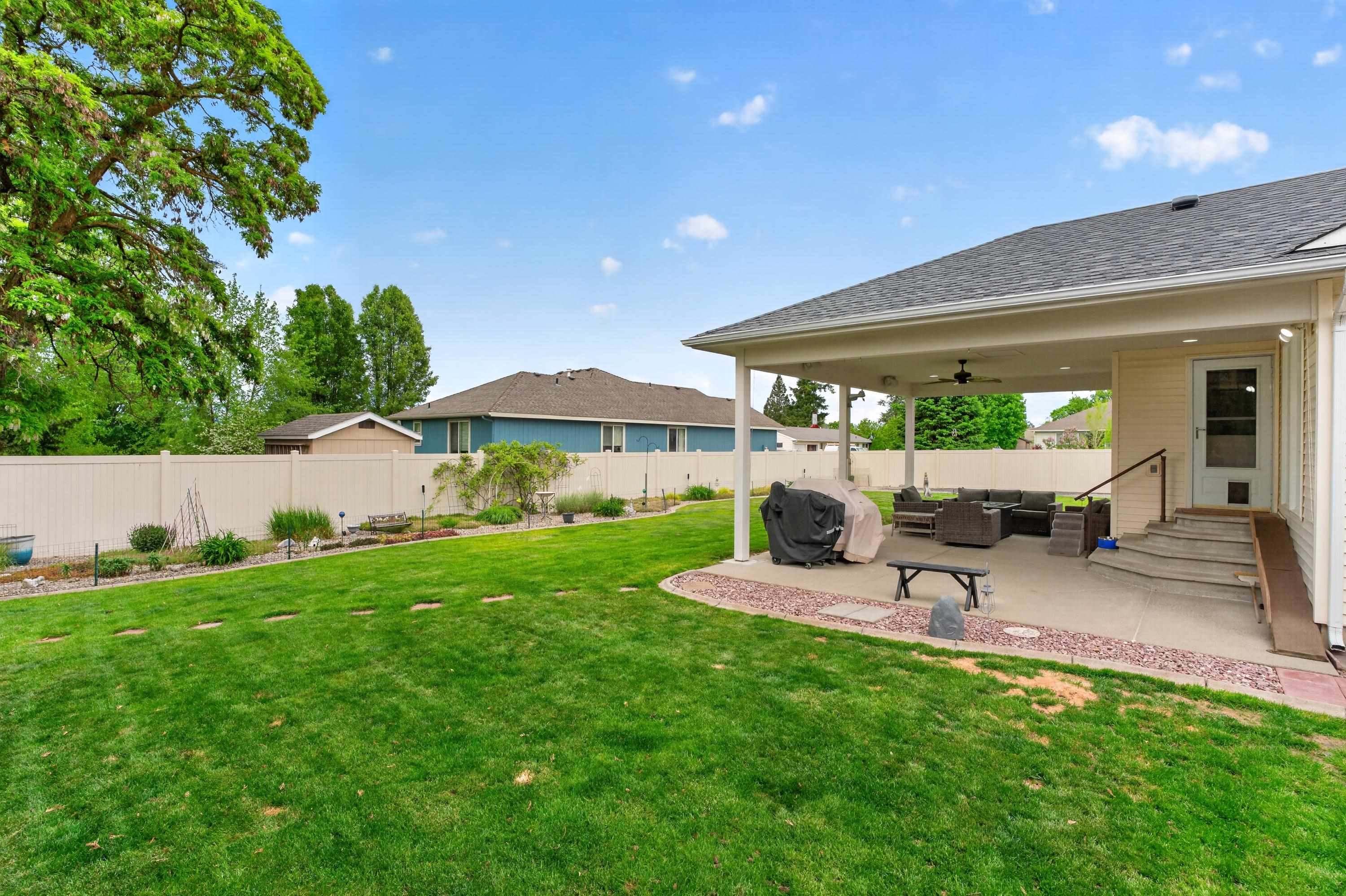 13707 E 12TH Ave - Photo 26