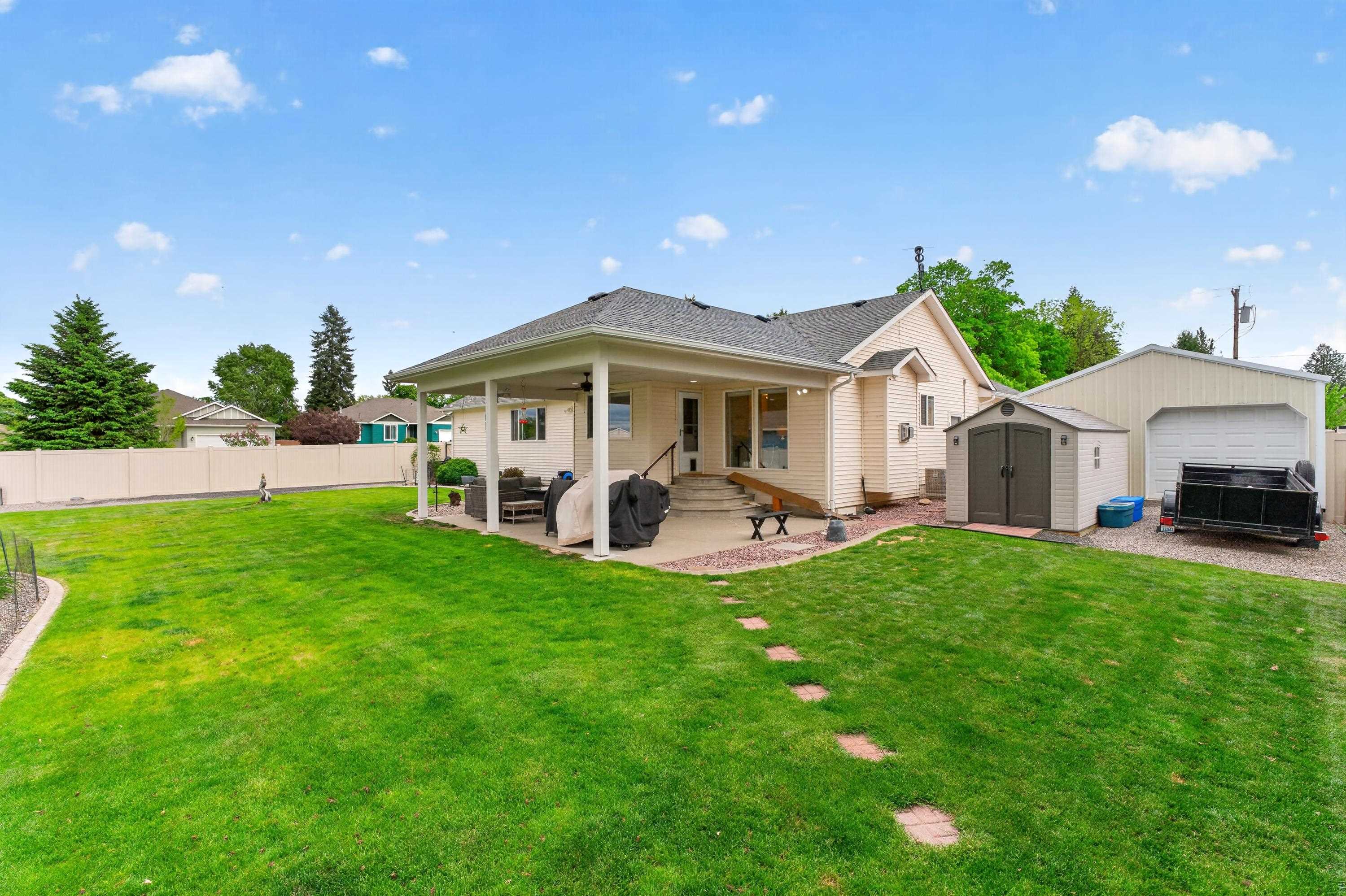 13707 E 12TH Ave - Photo 28