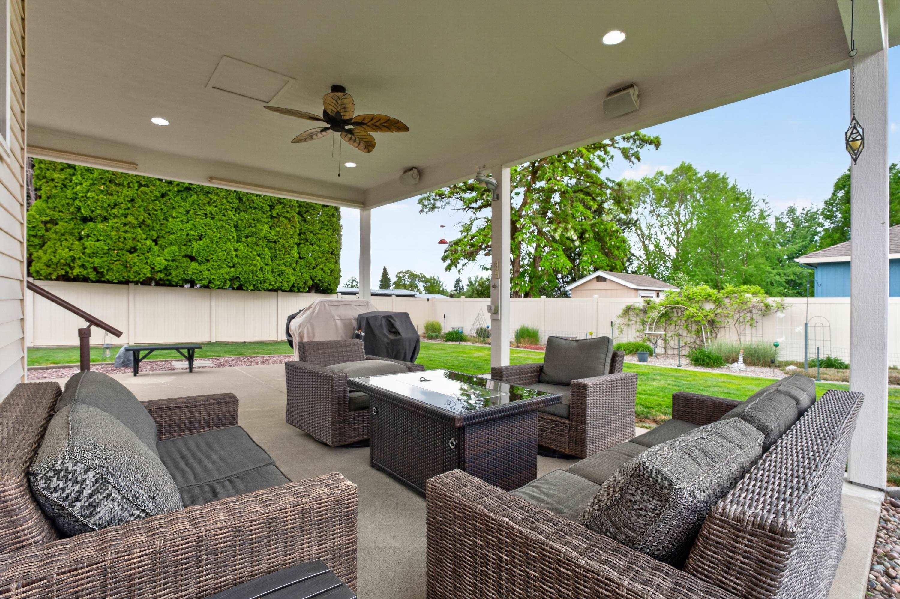 13707 E 12TH Ave - Photo 29