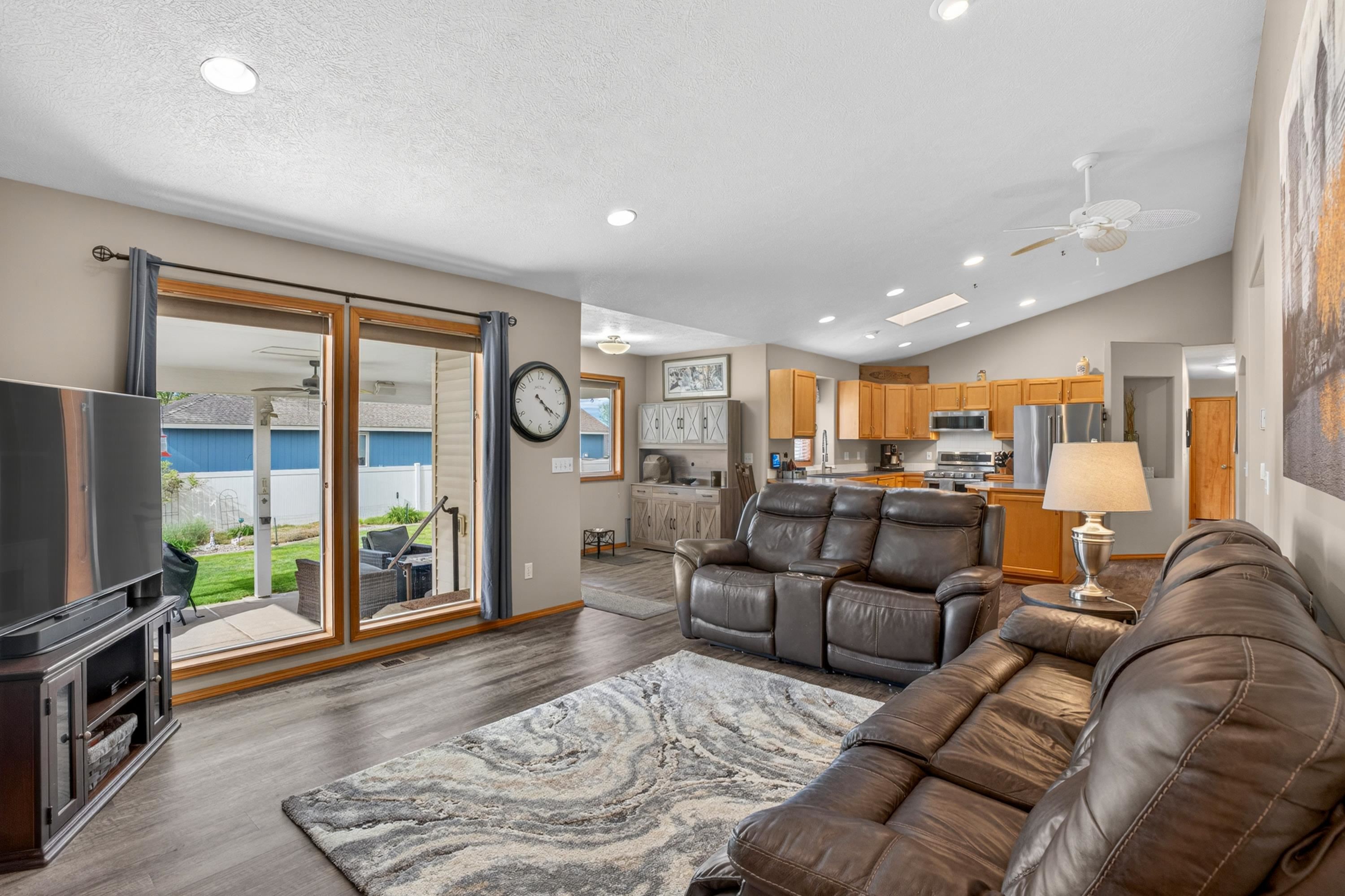 13707 E 12TH Ave - Photo 4