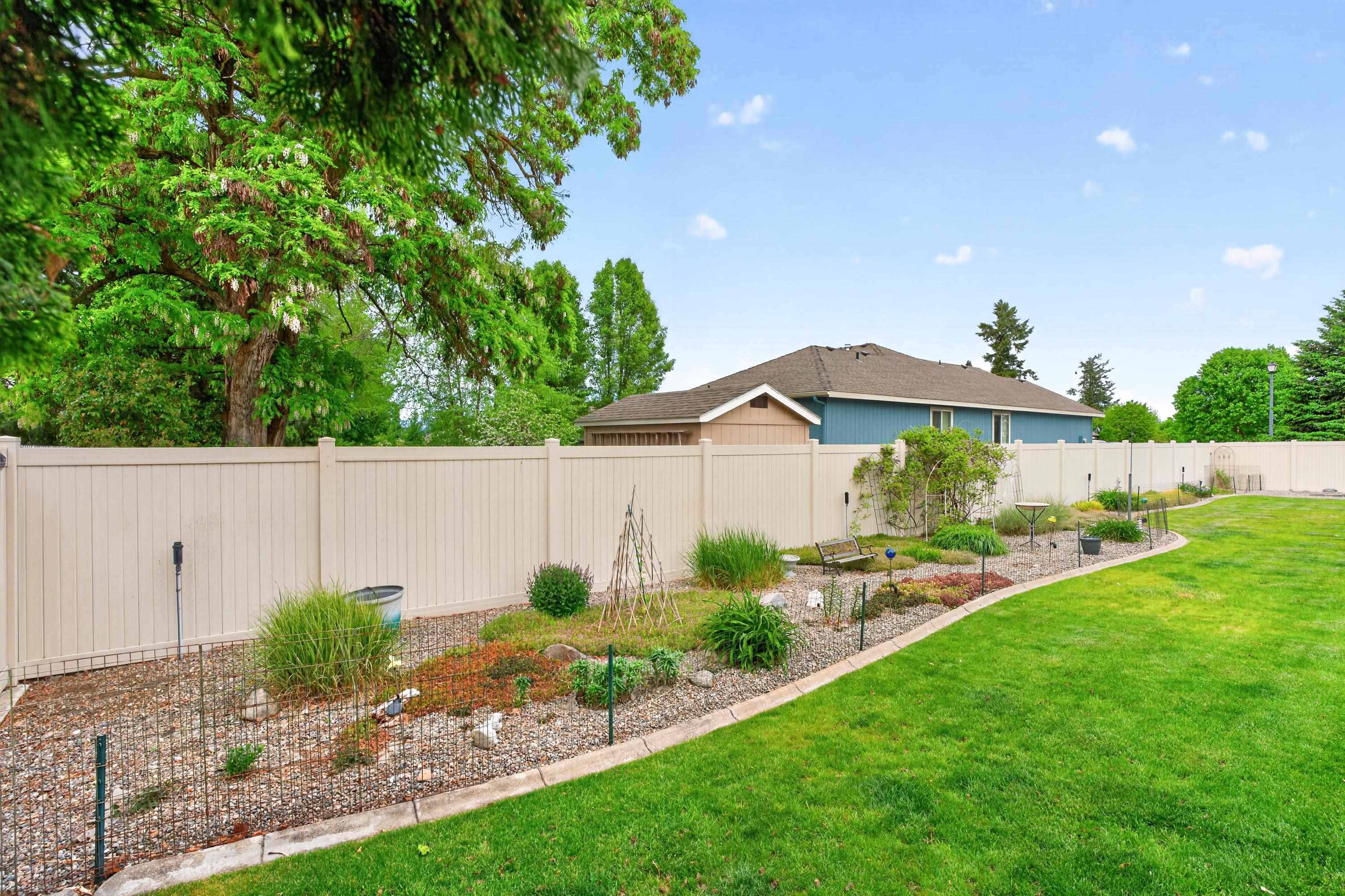 13707 E 12TH Ave - Photo 32