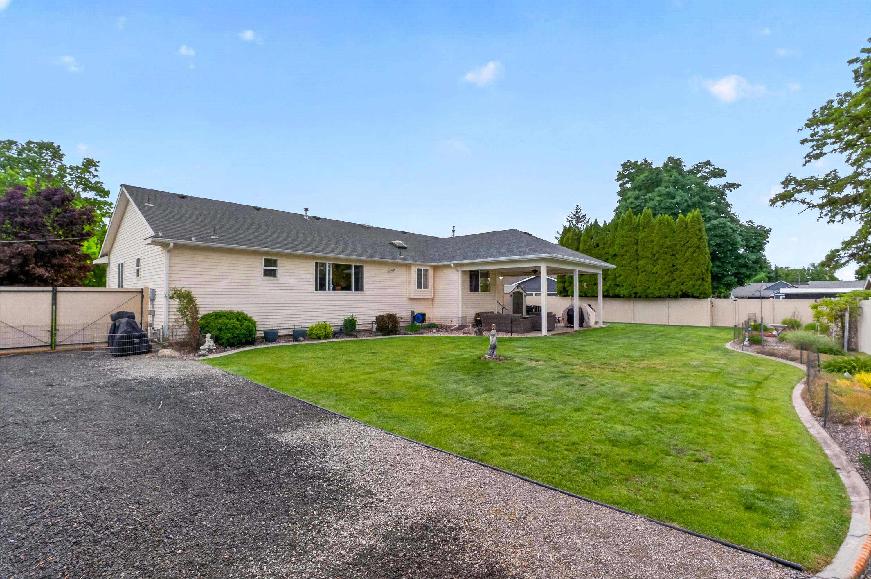 13707 E 12TH Ave - Photo 33