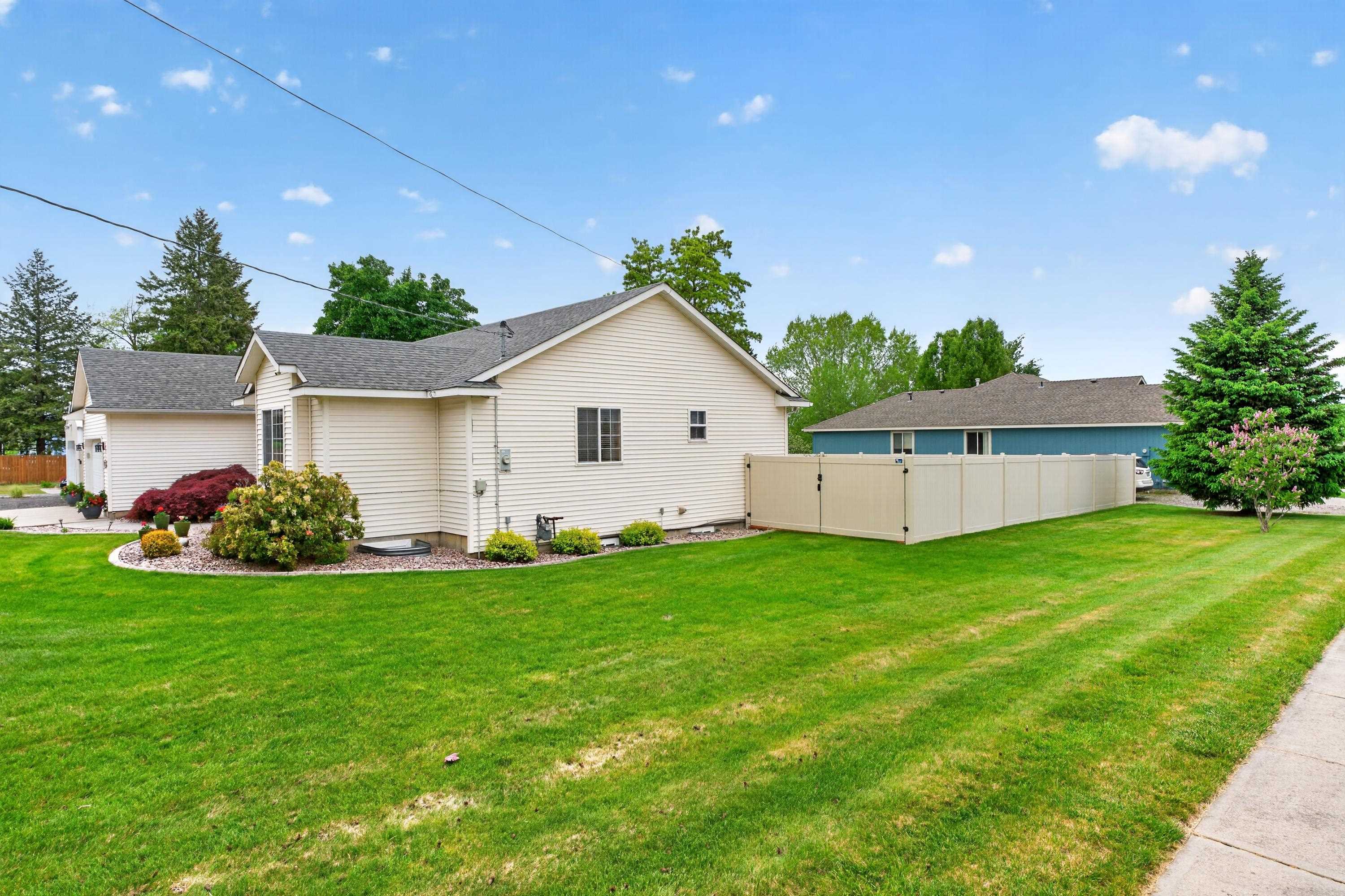 13707 E 12TH Ave - Photo 34