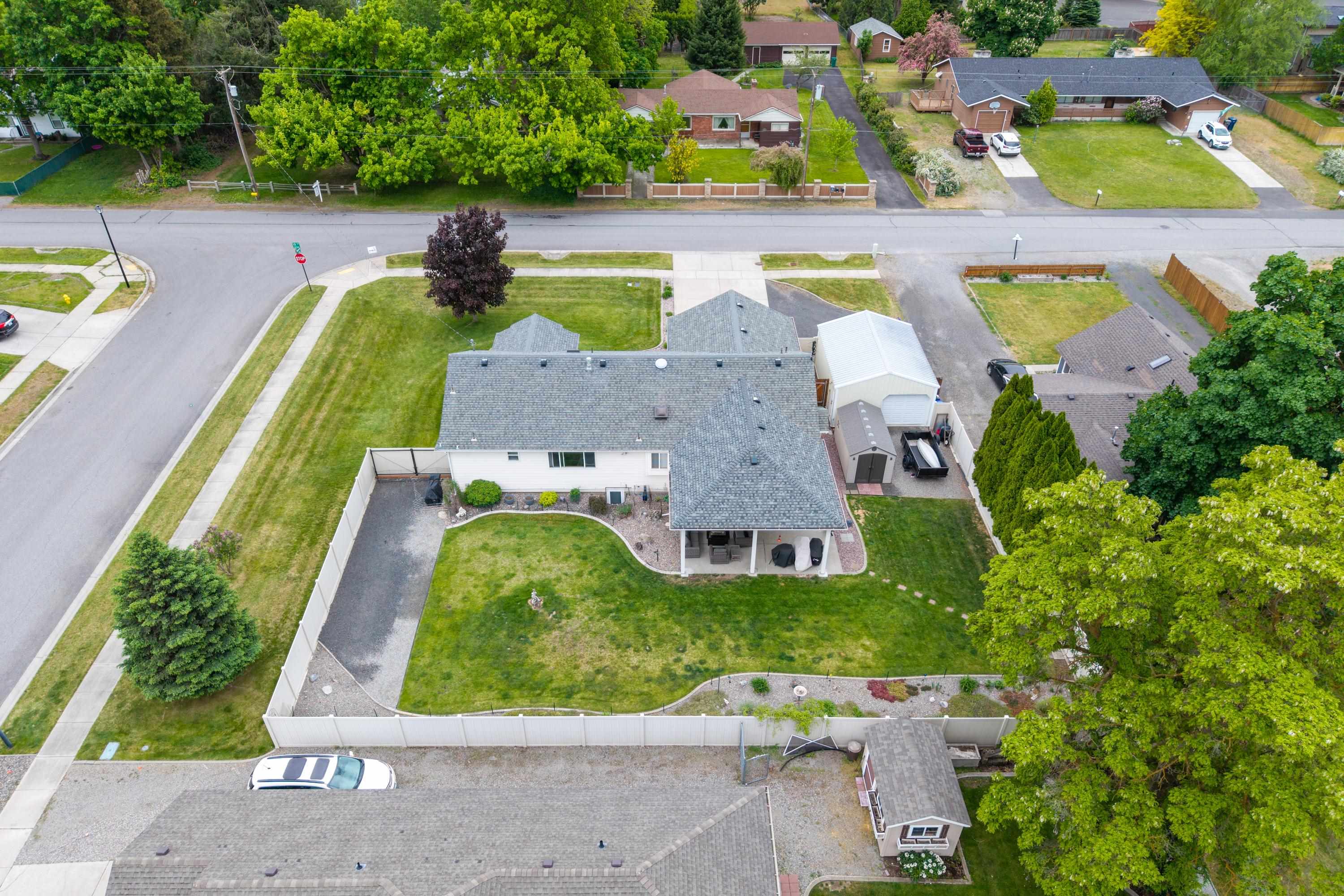 13707 E 12TH Ave - Photo 37