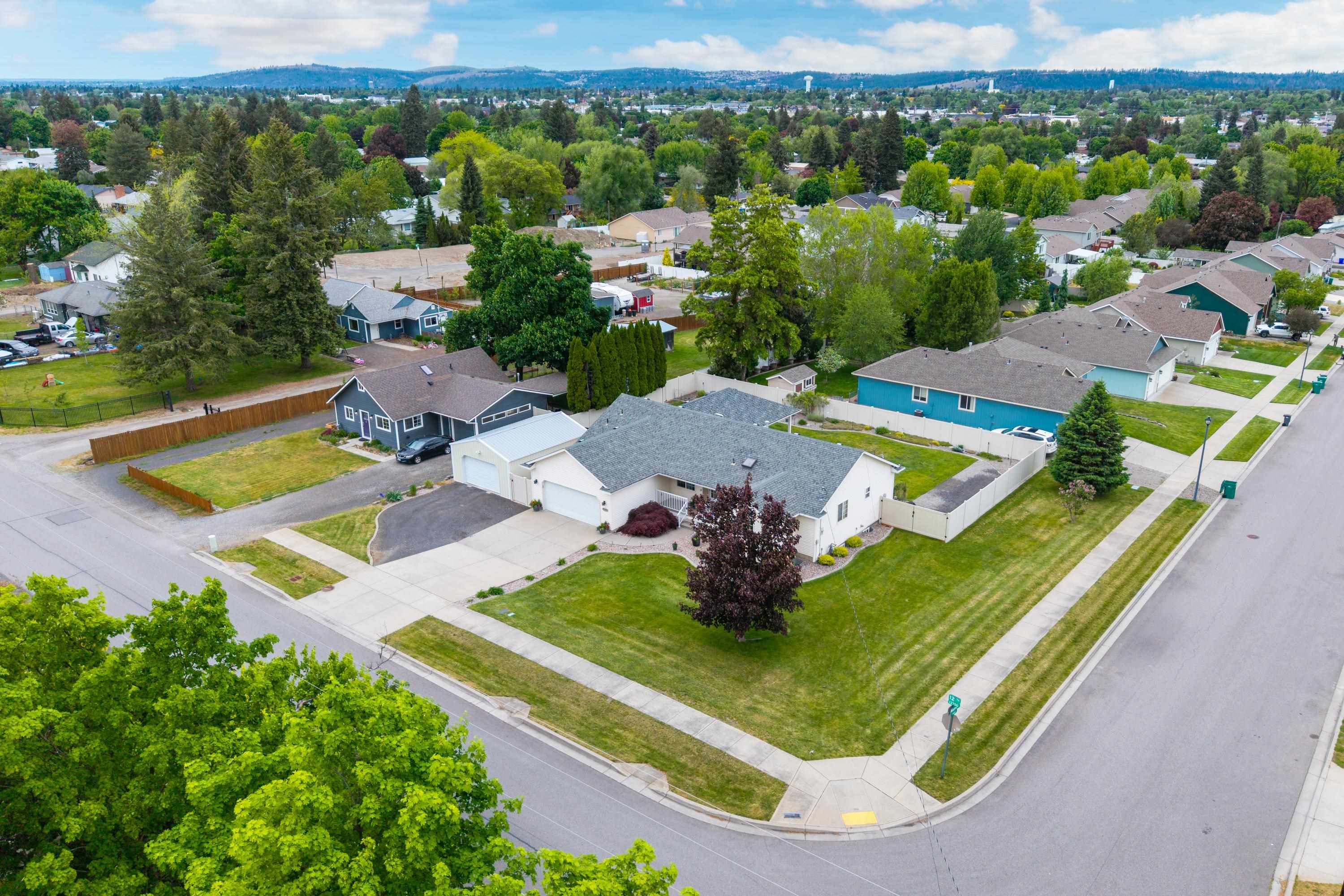 13707 E 12TH Ave - Photo 38