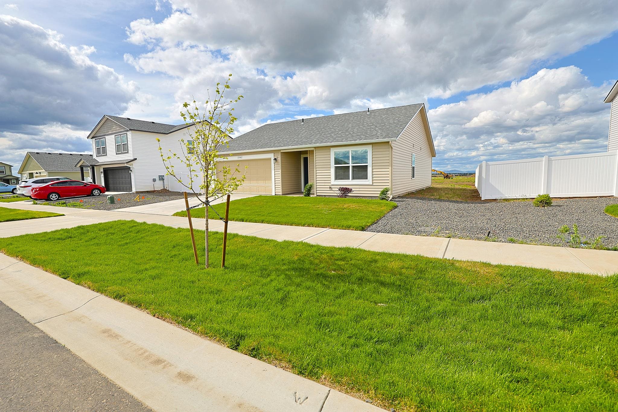 13540 W Crosswinds Ave - Photo 2