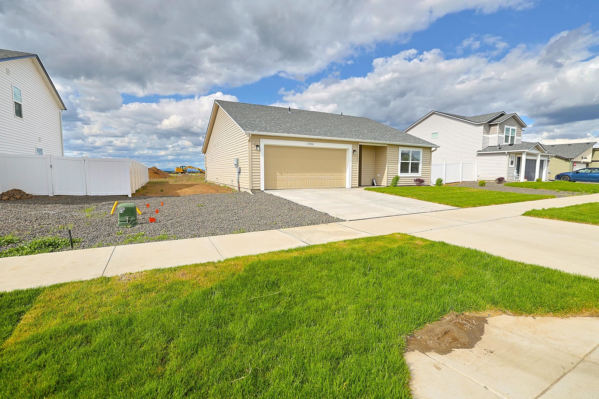 13540 W Crosswinds Ave - Photo 3