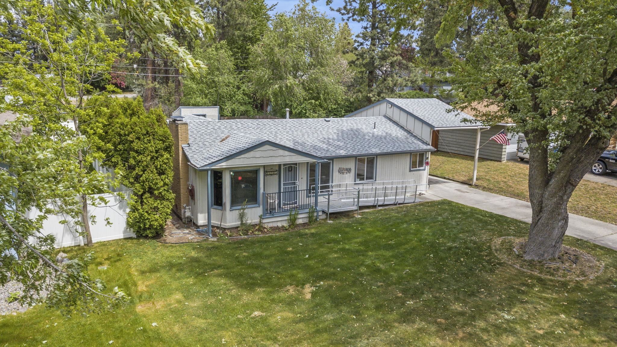 10907 E 17TH St - Photo 2