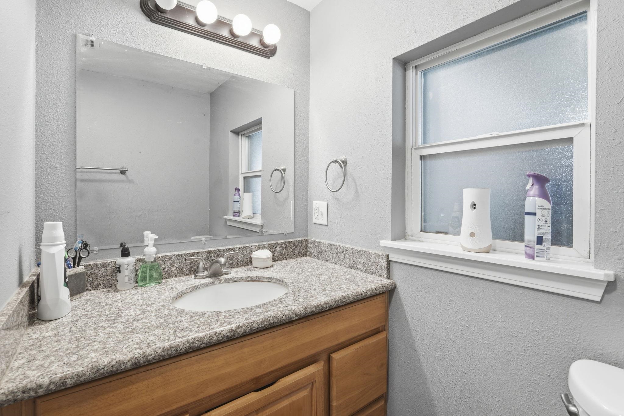10907 E 17TH St - Photo 21