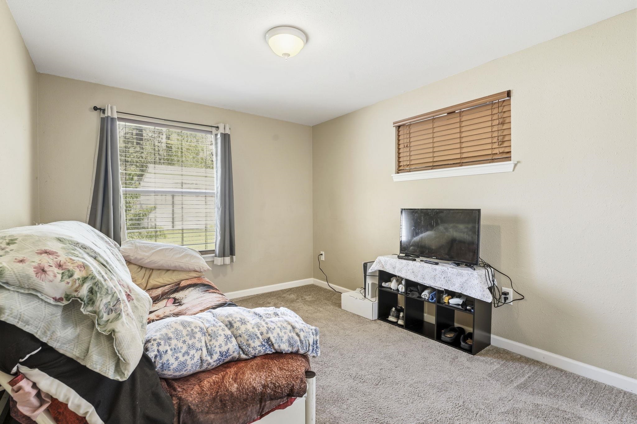 10907 E 17TH St - Photo 34
