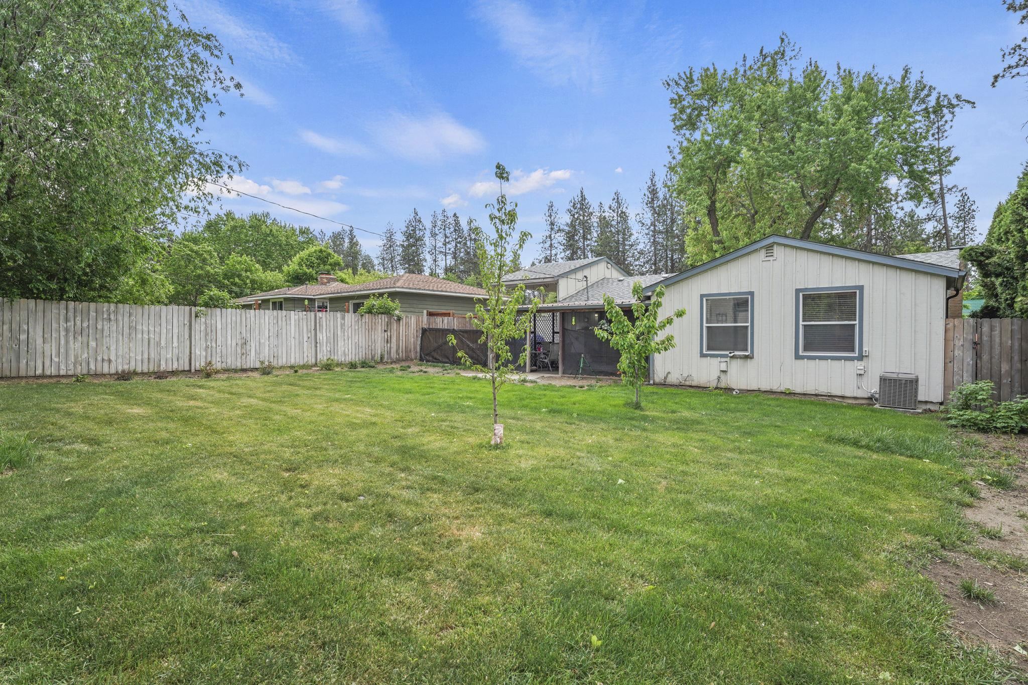 10907 E 17TH St - Photo 40