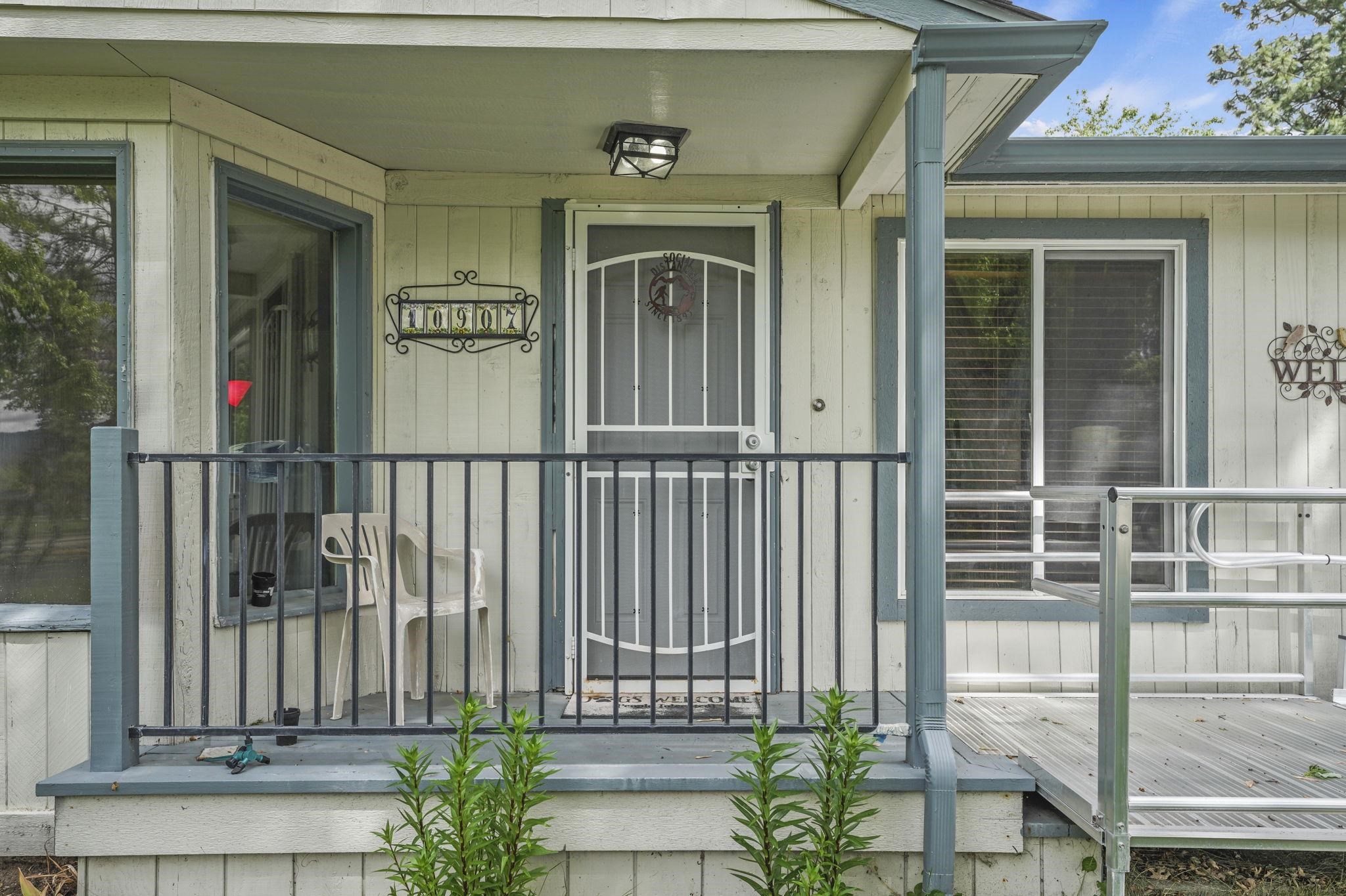 10907 E 17TH St - Photo 8
