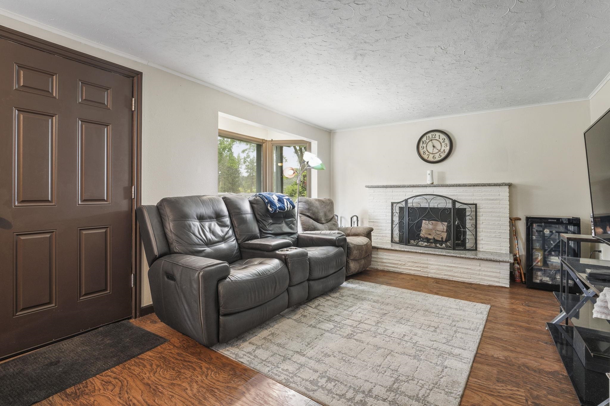 10907 E 17TH St - Photo 9