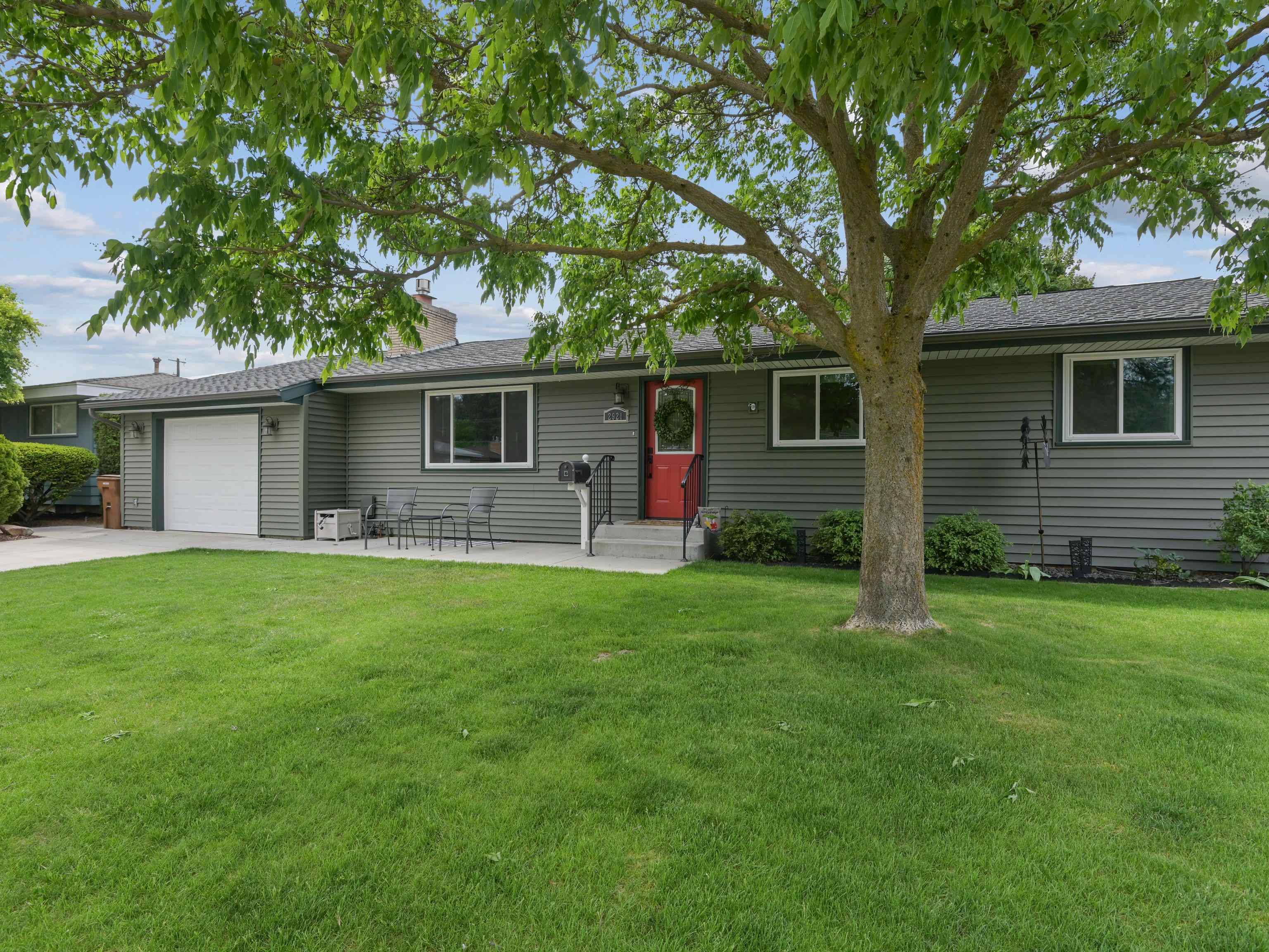 2921 W Holyoke Ave - Photo 1