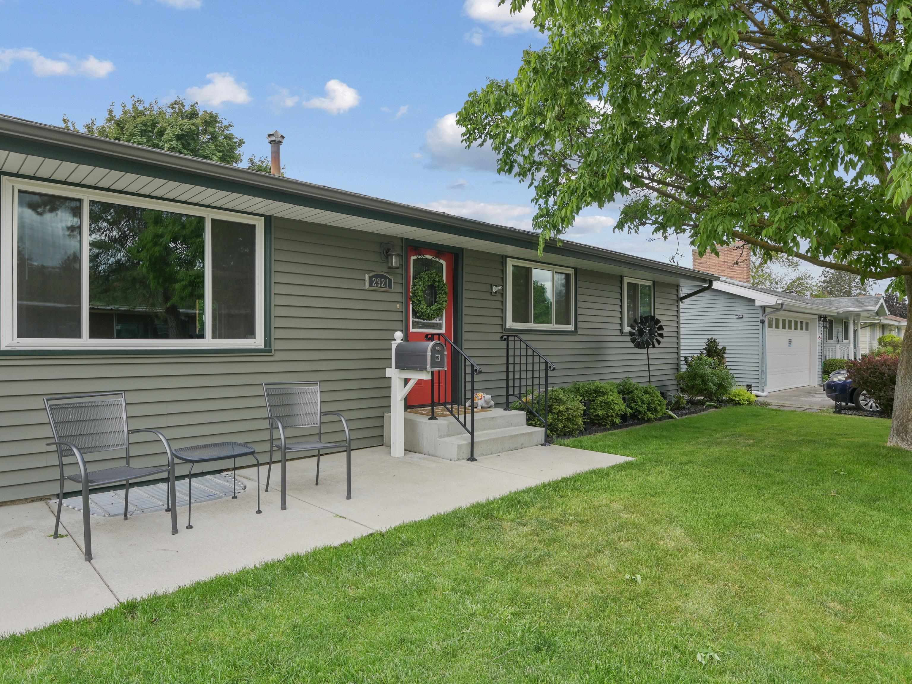 2921 W Holyoke Ave - Photo 2