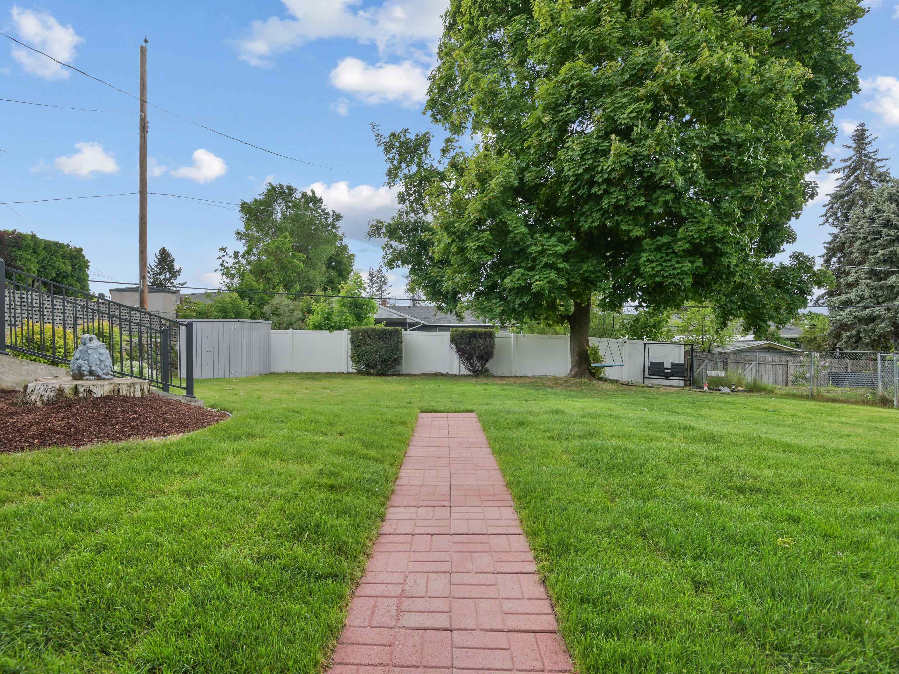 2921 W Holyoke Ave - Photo 40