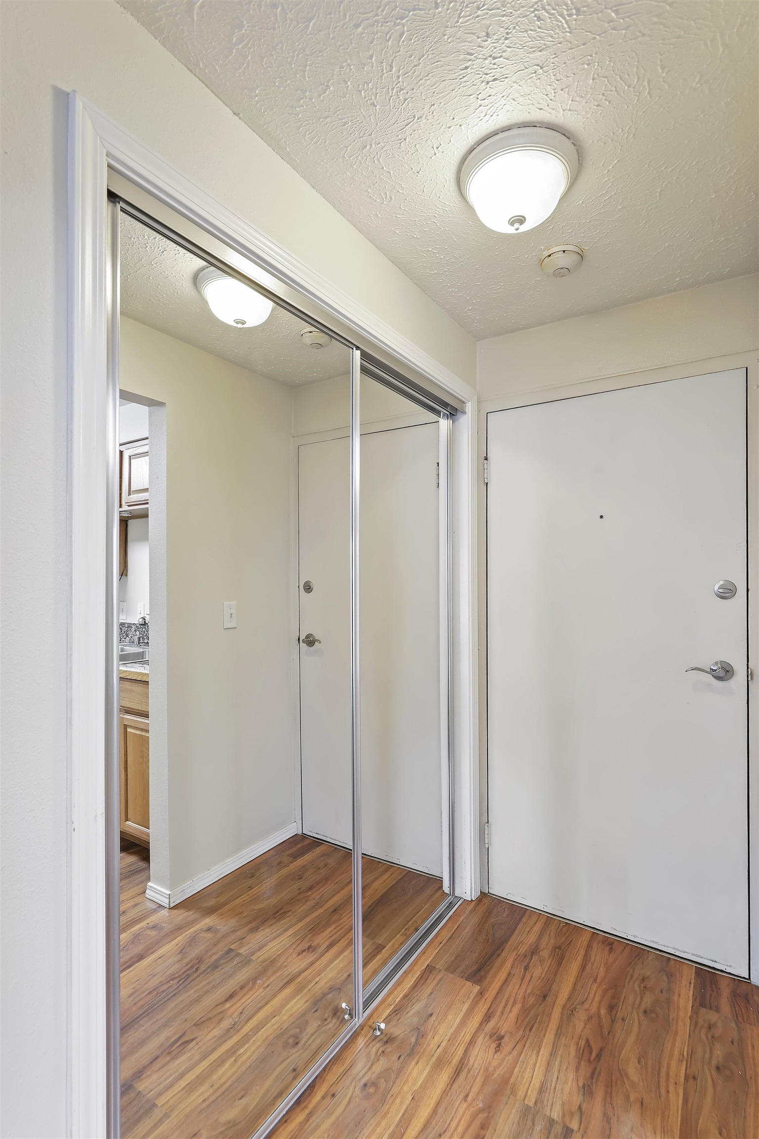 1418 W 6th Ave - Photo 3