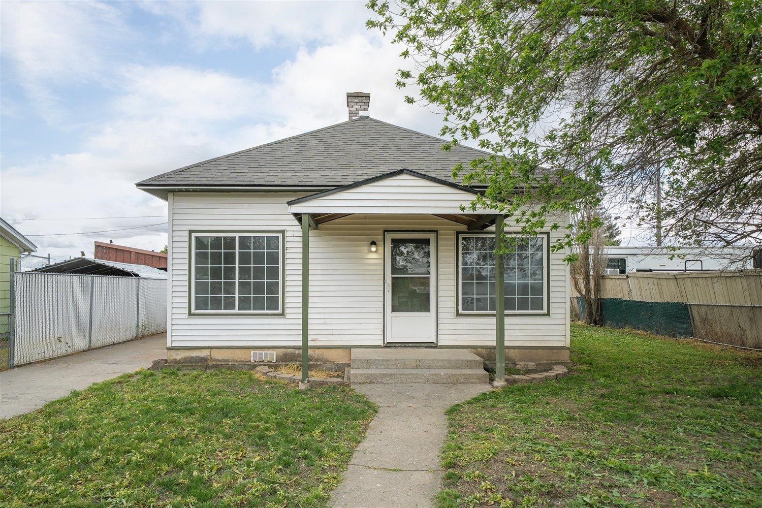 405 W 5th St - Photo 1