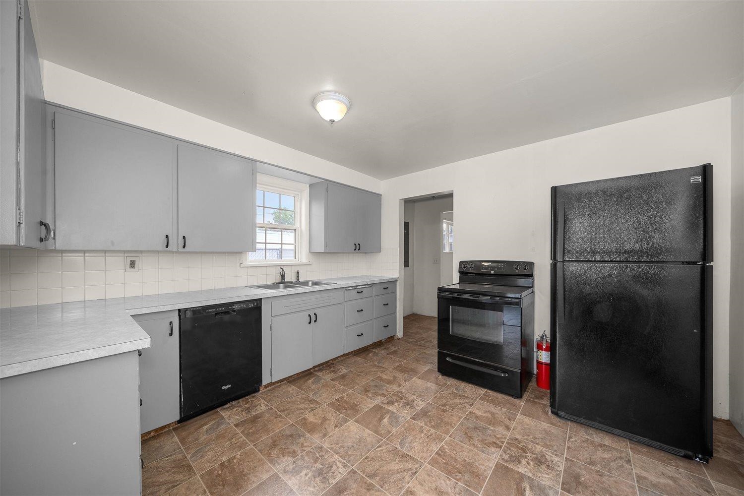 405 W 5th St - Photo 12