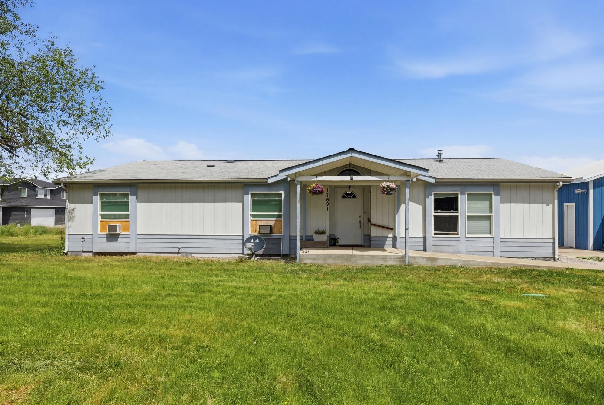 17621 E Mission Ave - Photo 1